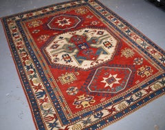 Antiker kaukasischer Lori Pambak Kasachischer Teppich mit traditionellem, kühnem Design