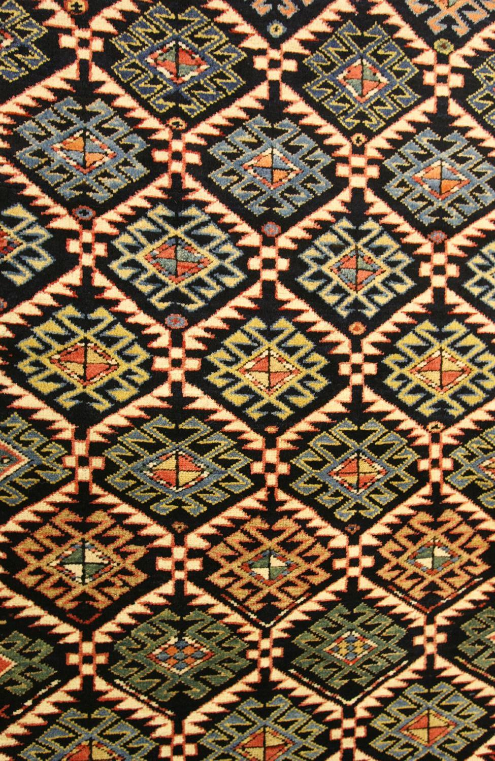 Antiker kaukasischer Akstafa-Teppich aus Wolle in Marineblau, um 1880 (Kasachisch) im Angebot
