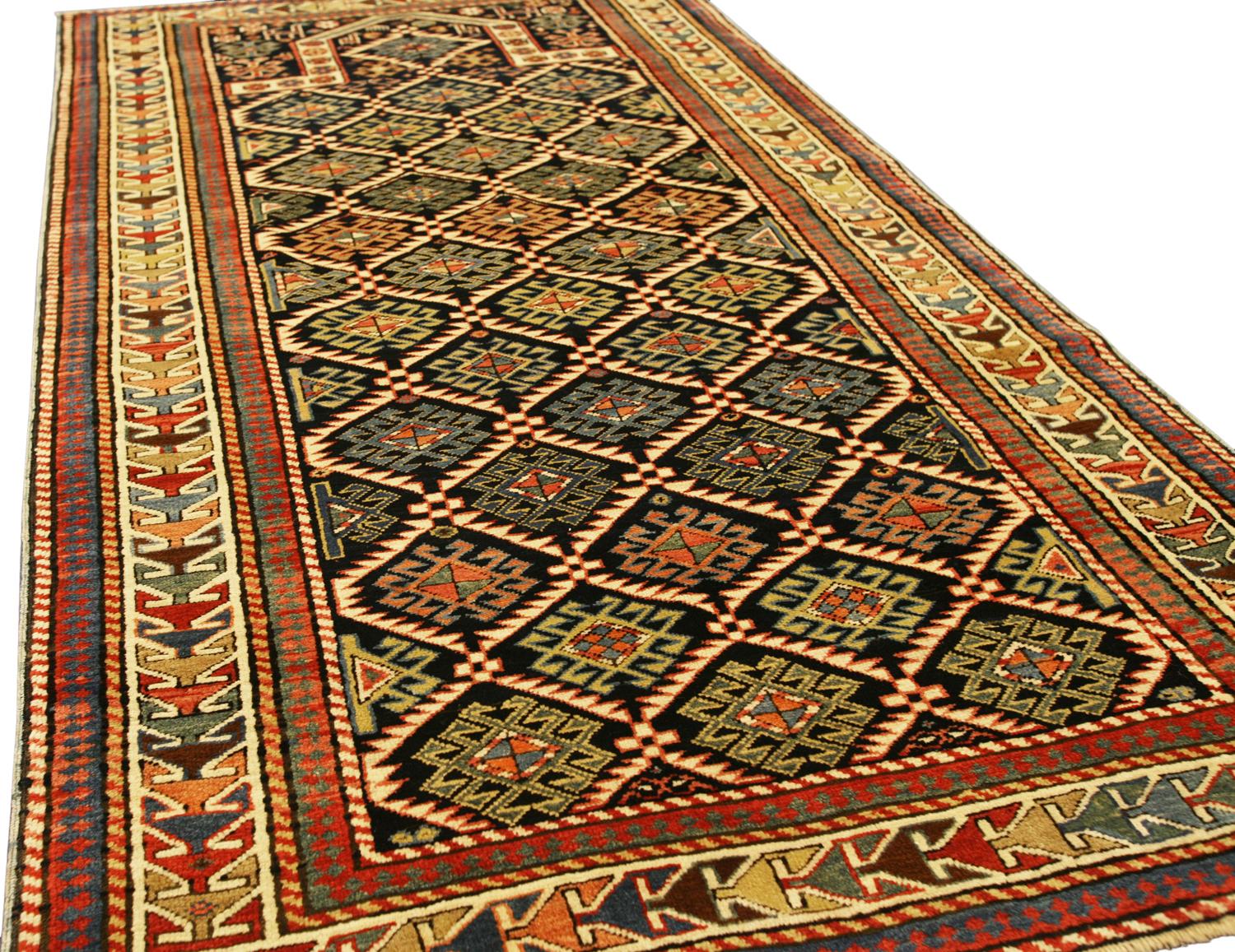 Antiker kaukasischer Akstafa-Teppich aus Wolle in Marineblau, um 1880 (Handgeknüpft) im Angebot
