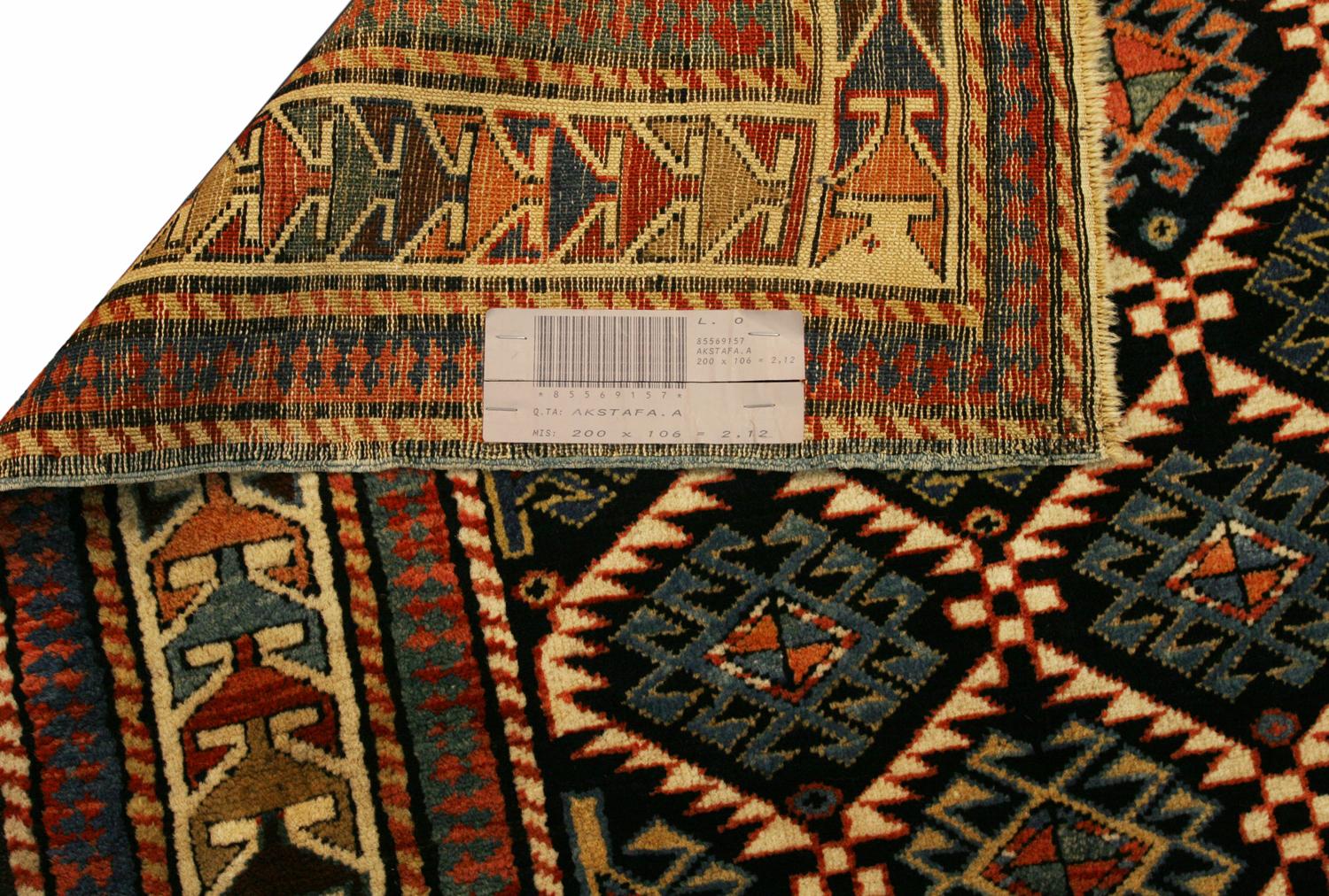 Antiker kaukasischer Akstafa-Teppich aus Wolle in Marineblau, um 1880 (Spätes 19. Jahrhundert) im Angebot