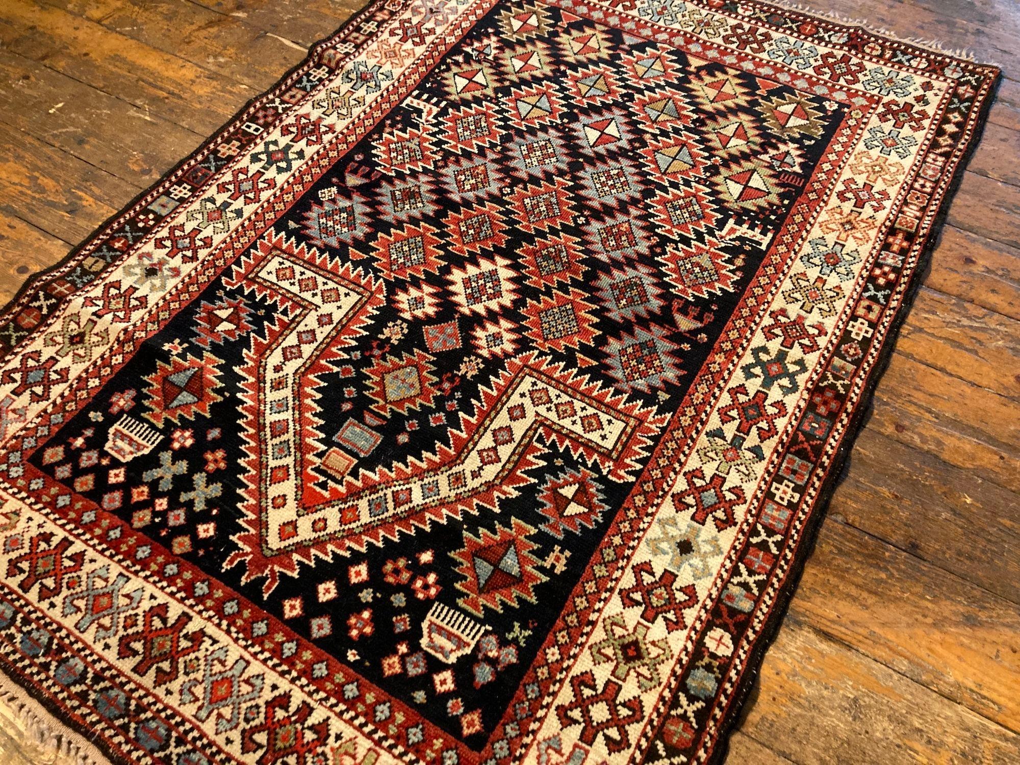 Antiker kaukasischer Gebetsteppich 1,51 m x 1,03 m (Wolle) im Angebot