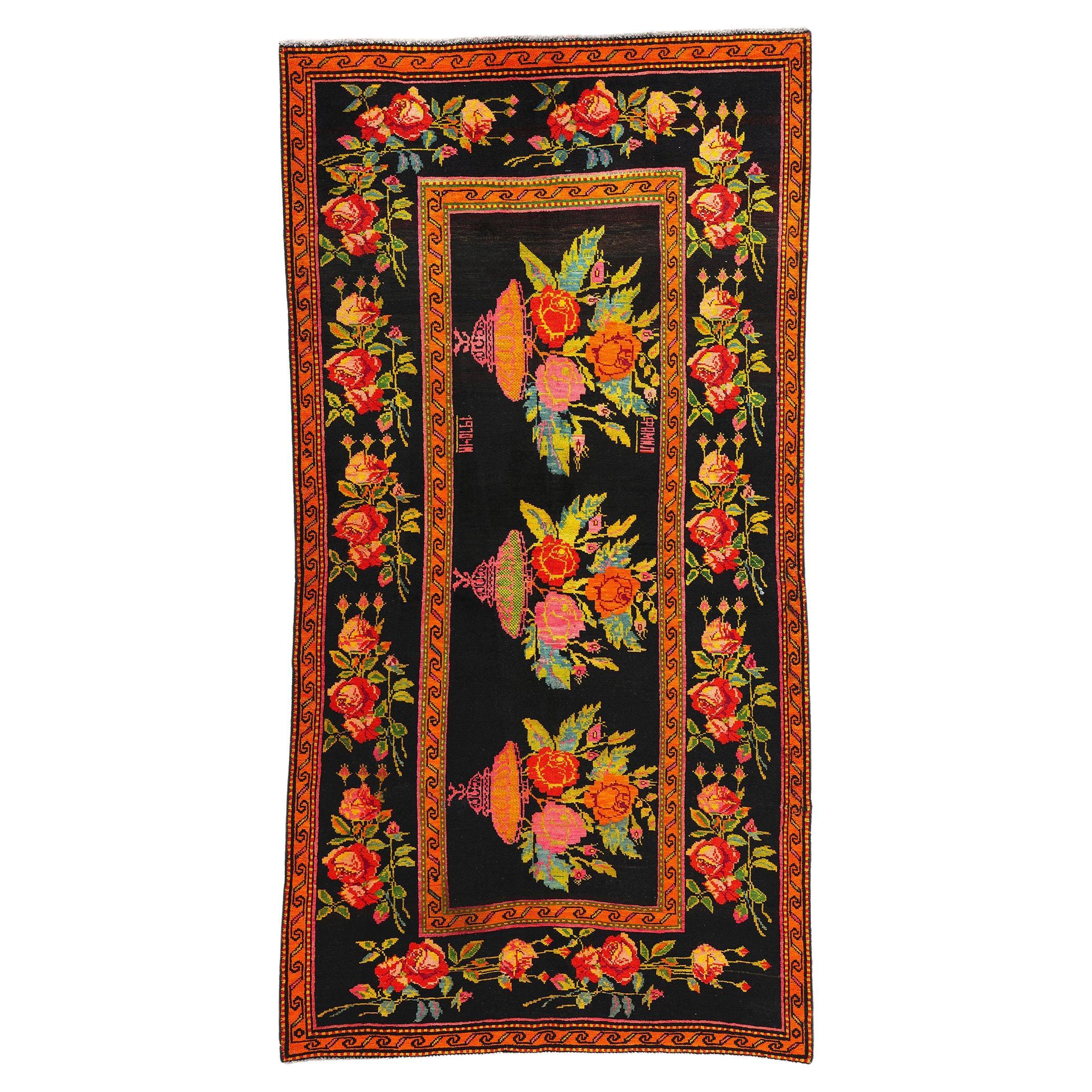 Antiker kaukasischer Karabakh-Teppich aus Rosenholz