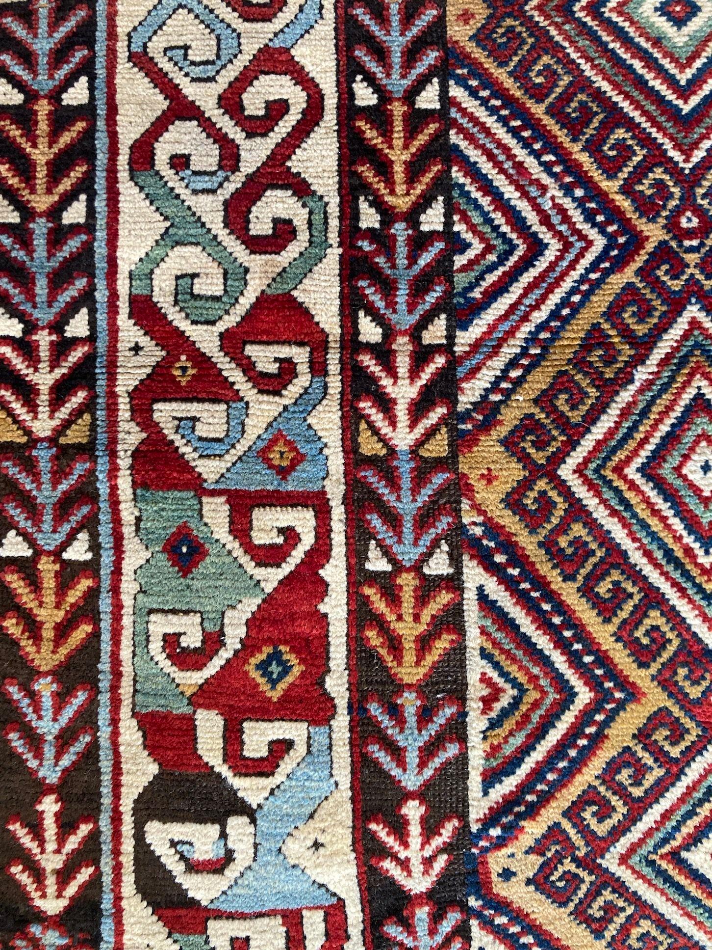 Tapis caucasien ancien de 2,58 m x 1,25 m en vente 7