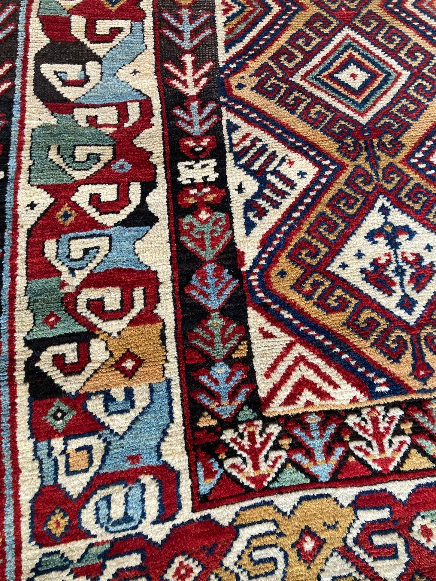 Tapis caucasien ancien de 2,58 m x 1,25 m en vente 8