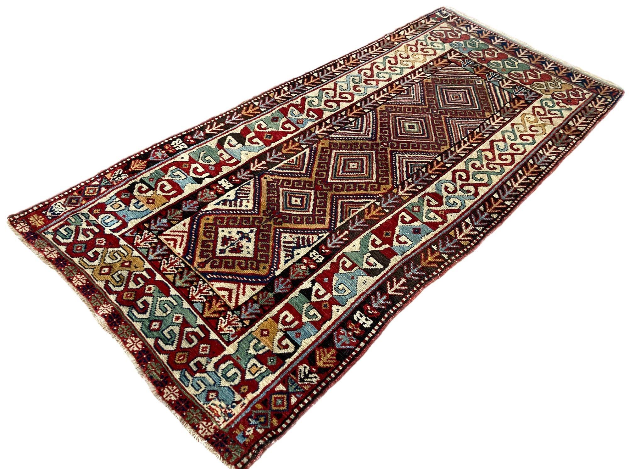 Tapis caucasien ancien de 2,58 m x 1,25 m Bon état - En vente à St. Albans, GB