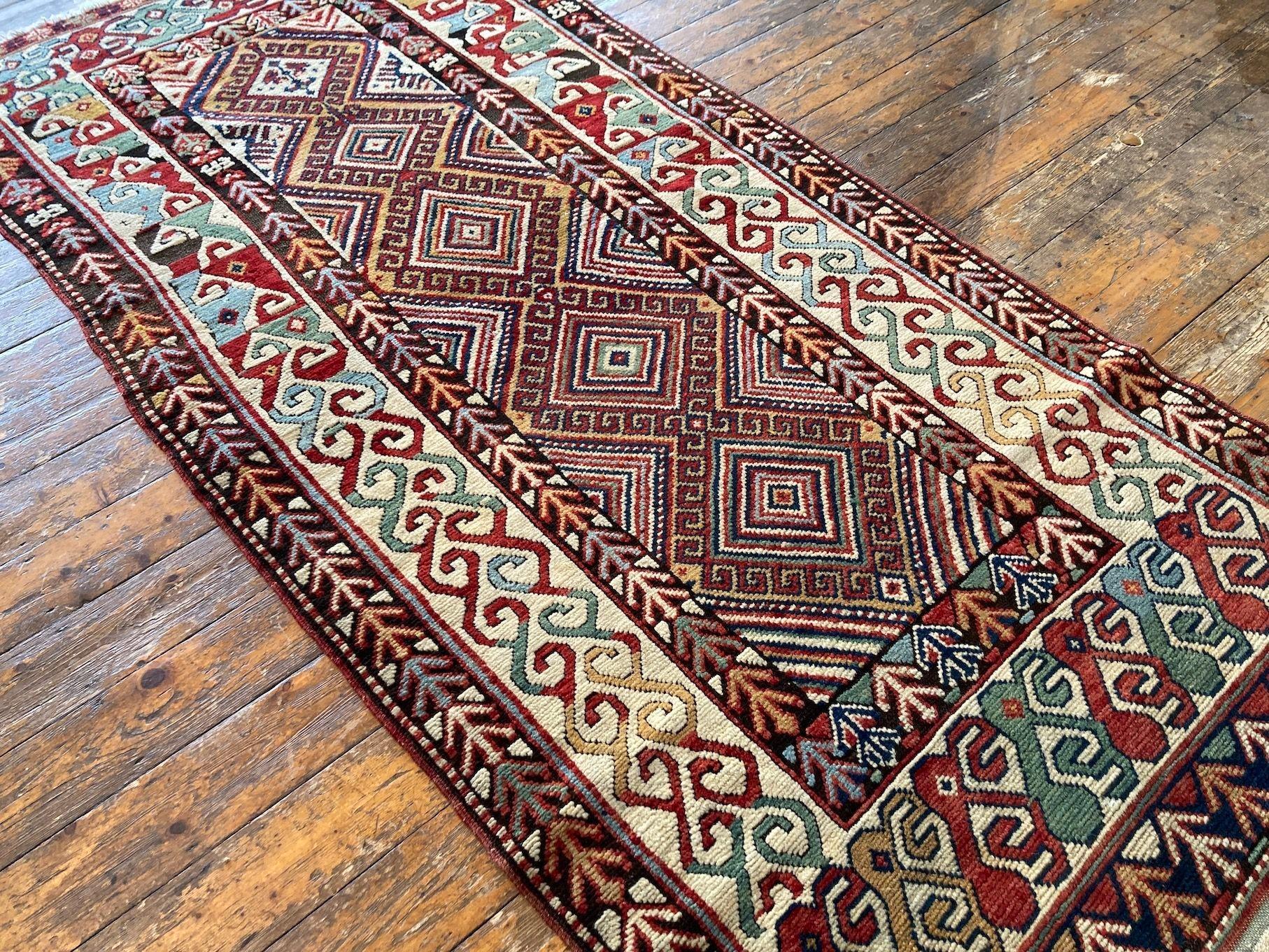 Laine Tapis caucasien ancien de 2,58 m x 1,25 m en vente
