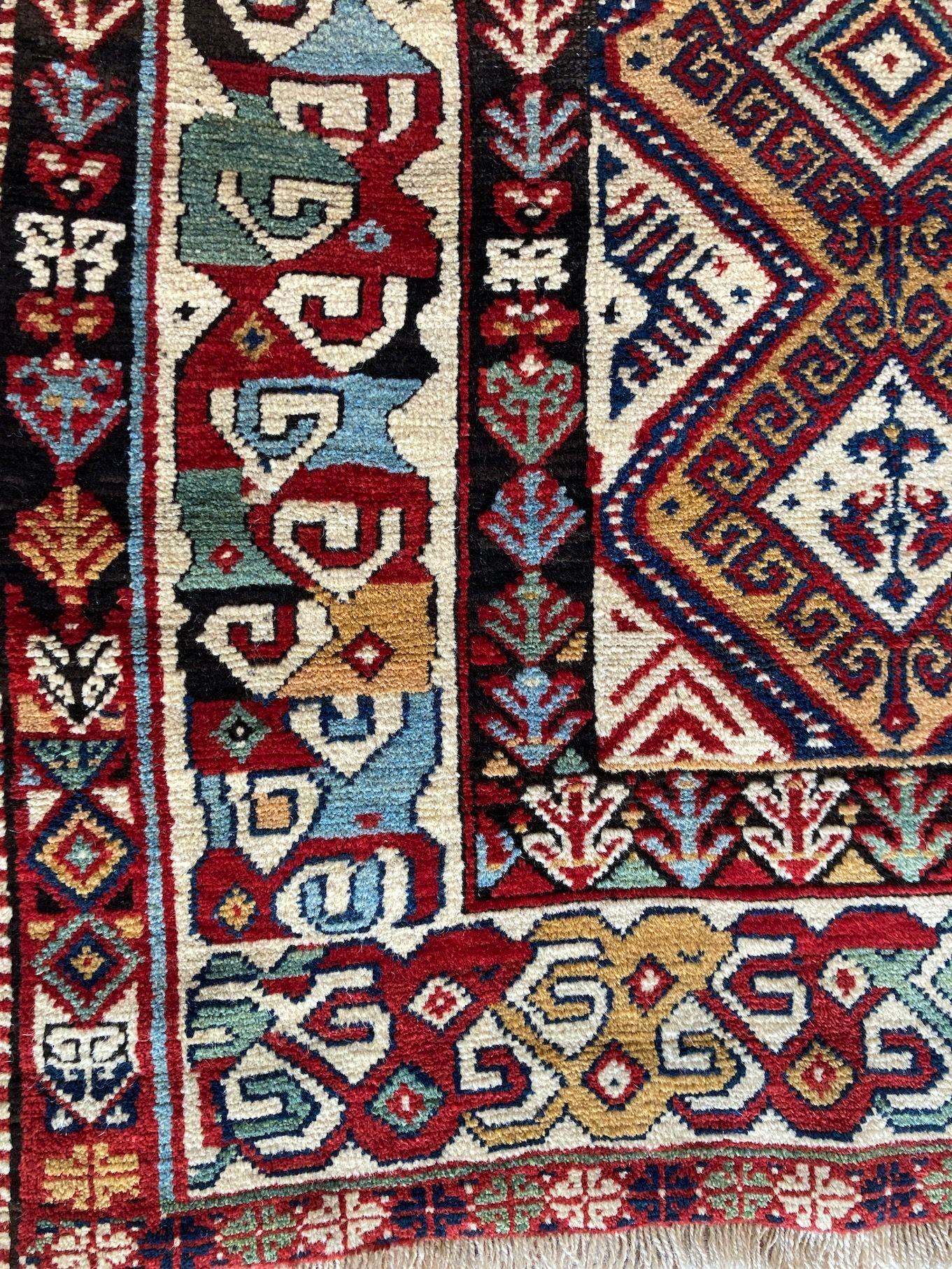 Tapis caucasien ancien de 2,58 m x 1,25 m en vente 1