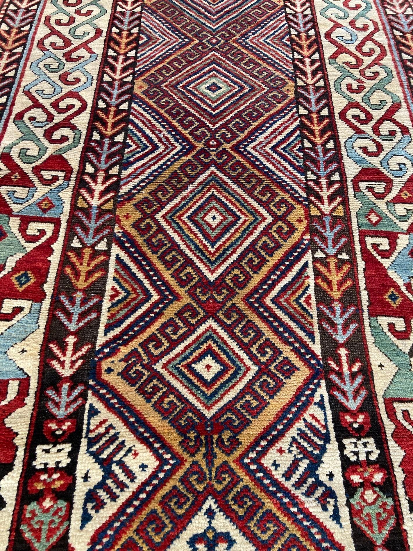 Antiker kaukasischer Teppich im Angebot 2