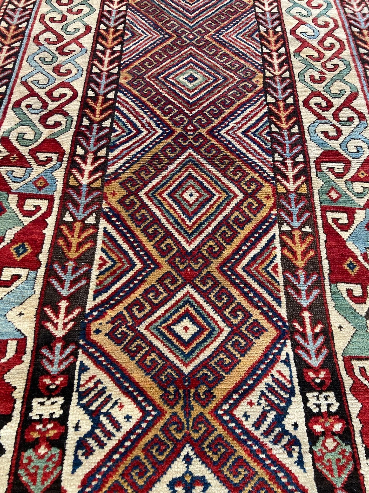 Tapis caucasien ancien de 2,58 m x 1,25 m en vente 2