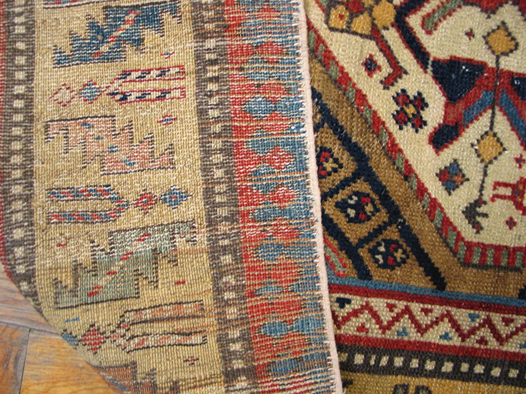 Antiker kaukasischer Teppich im Zustand „Gut“ im Angebot in New York, NY