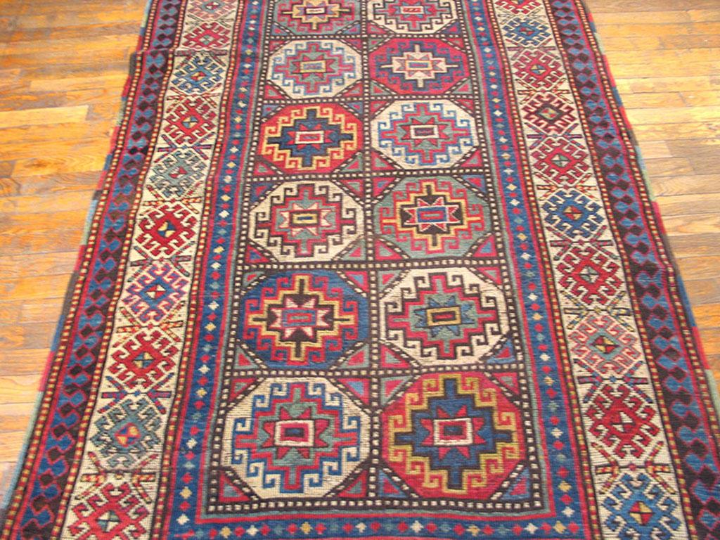 Early 20th Century Caucasian Kazak Carpet ( 4' x 9' - 122 x 274 ) In Good Condition For Sale In New York, NY