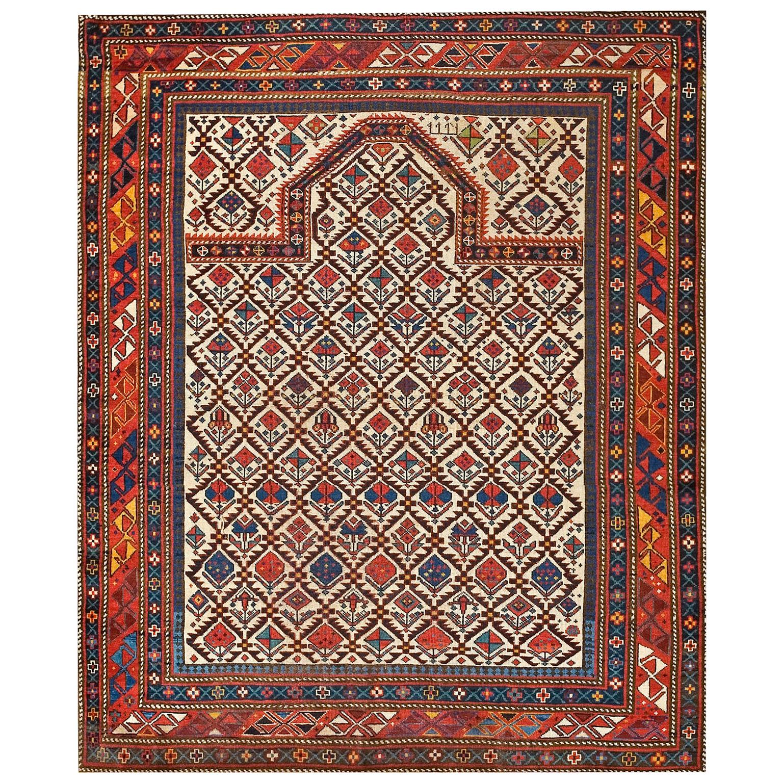 Kaukasischer Schirwan-Gebetsteppich aus dem 19. Jahrhundert ( 4' x 4'8" - 122 x 142 ) im Angebot