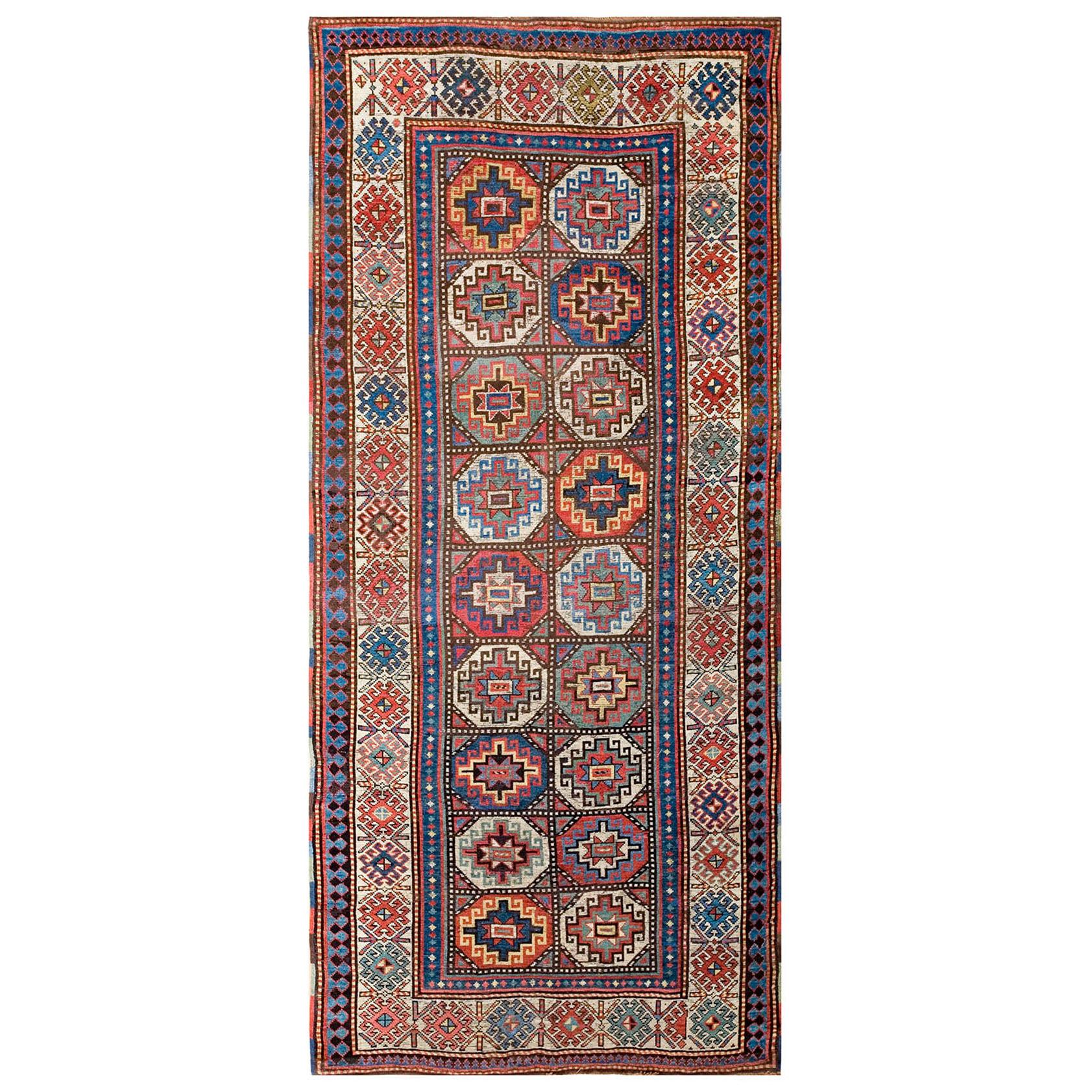 Tapis caucasien Kazak du début du 20ème siècle ( 4' x 9' - 122 x 274 )