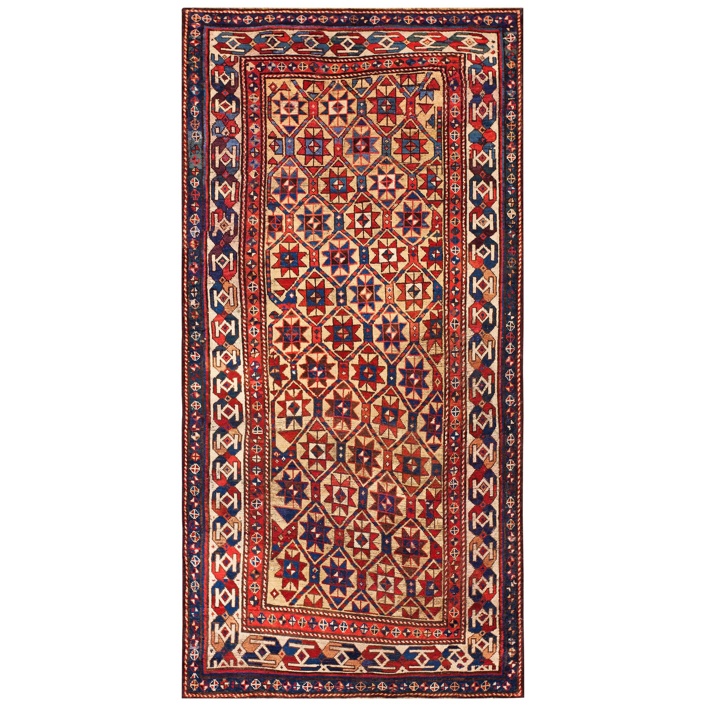 Kaukasischer Kazak-Teppich des 19. Jahrhunderts ( 3'10" x 8' - 117 x 244")