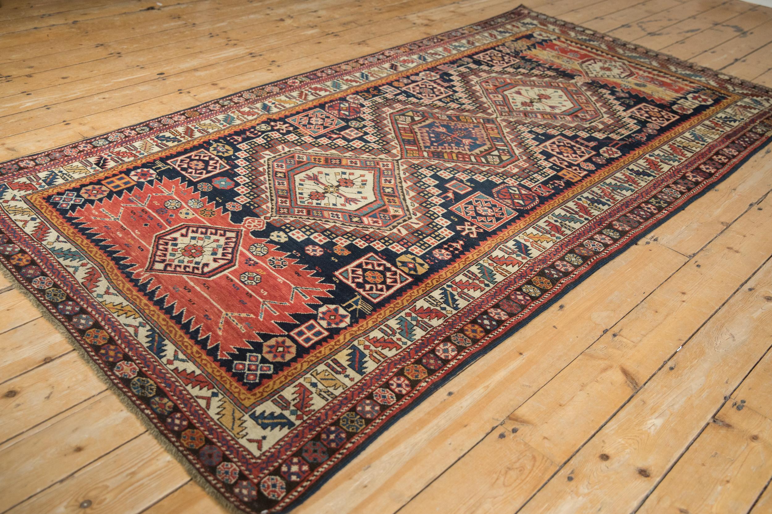 Tapis de course caucasien antique Bon état - En vente à Katonah, NY