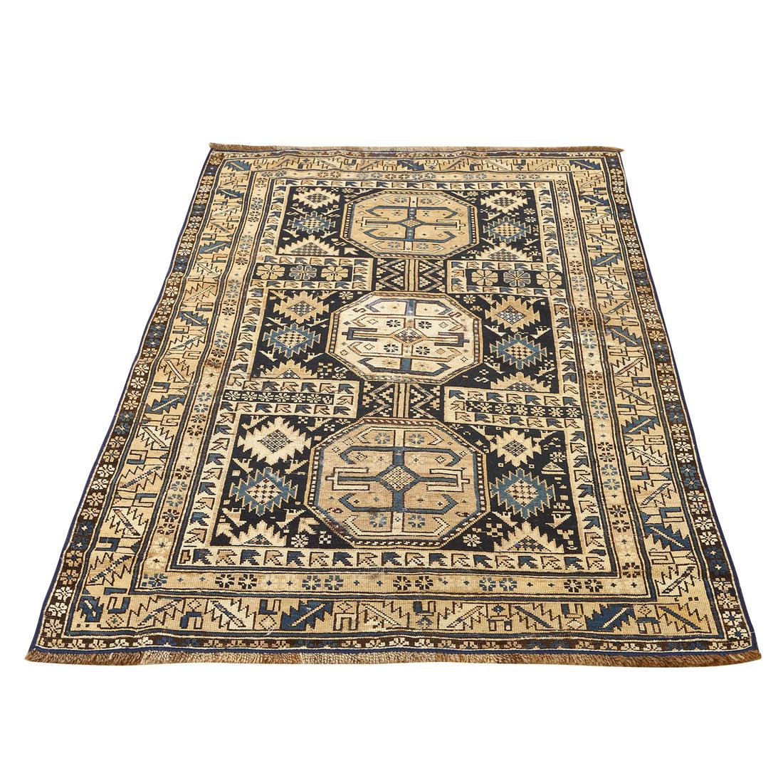 Tapis ancien du Caucase en laine 5'5x3'7

Détails clés :
Pile : Laine
Fondation : Laine
Origine : Caucasien
Design/One : Multi médaillons
Âge approximatif : plus de 100 ans
Qualité (KPI) : 175
Condit : Bon pour l'âge
Dimension : 5'5x3'7
Numéro