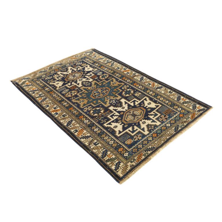 Caucasien Tapis du Caucase ancien - Taille : 5 pieds 6 po. x 3 pieds 10 po. en vente
