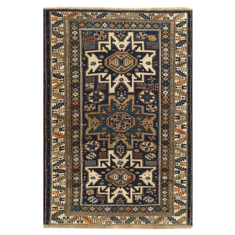Tapis du Caucase ancien - Taille : 5 pieds 6 po. x 3 pieds 10 po. en vente