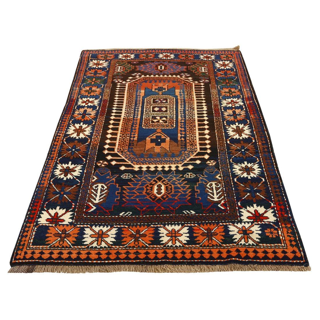 Tapis ancien Caucasia en laine 6'3x4'0

Détails clés :
Pile : Laine
Fondation : Laine
Origine : Caucase
Design/One : médaillon central
Âge approximatif : 90 ans
Condit : bon
Dimension : 6'3x4'0
Numéro d'inventaire : 1167