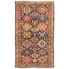 Tapis caucasien ancien multicolore avec motifs sur toute sa surface