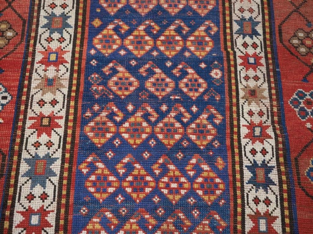 Antiker kaukasischer Teppich mit Repeat-Design, kleines Boteh-Design, um 1890 (Kaukasisch) im Angebot