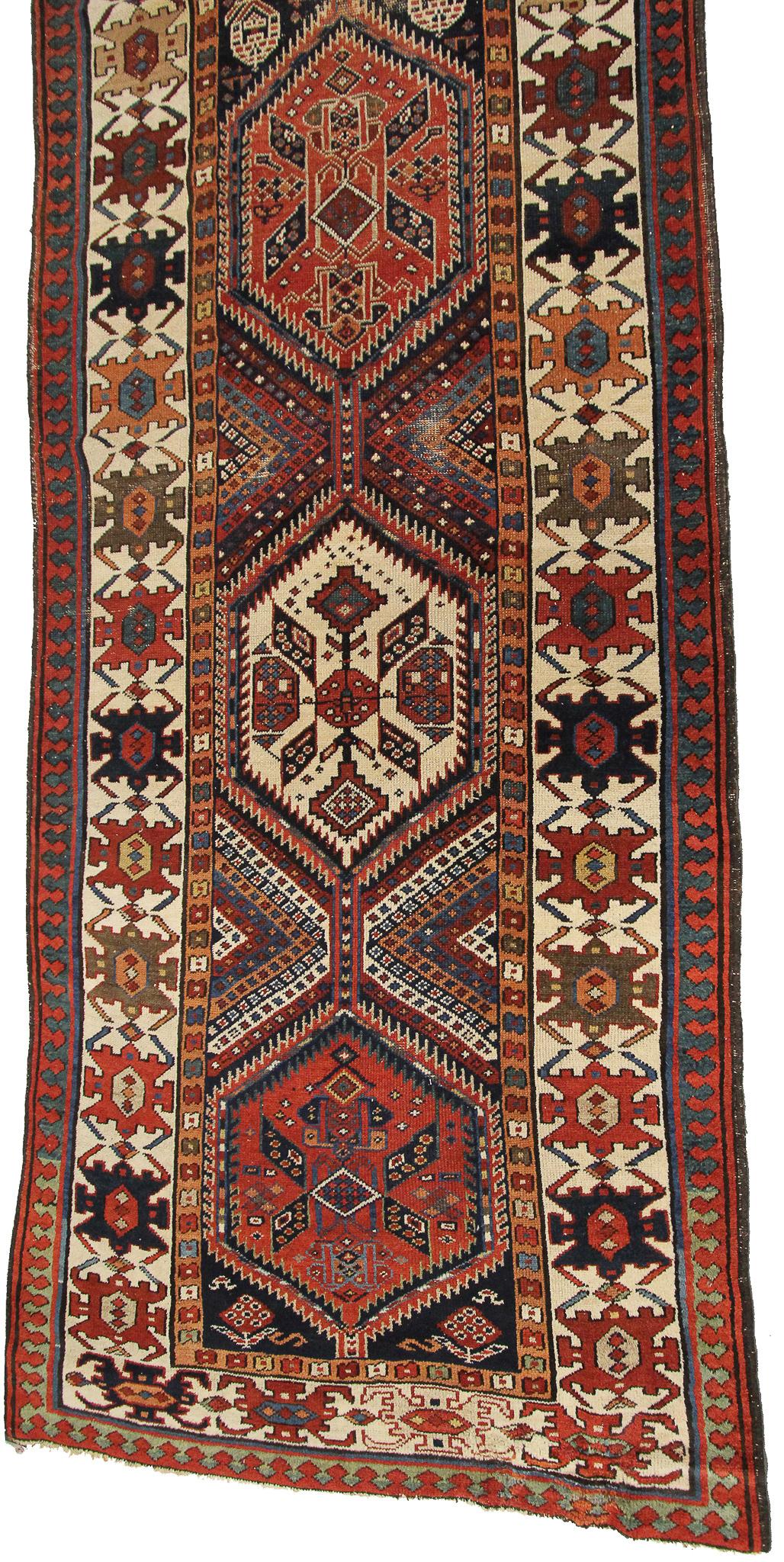 Antiker kaukasischer Läufer, kaukasischer Kazak-Teppich, geometrischer Läufer, 1880 (Kaukasisch) im Angebot