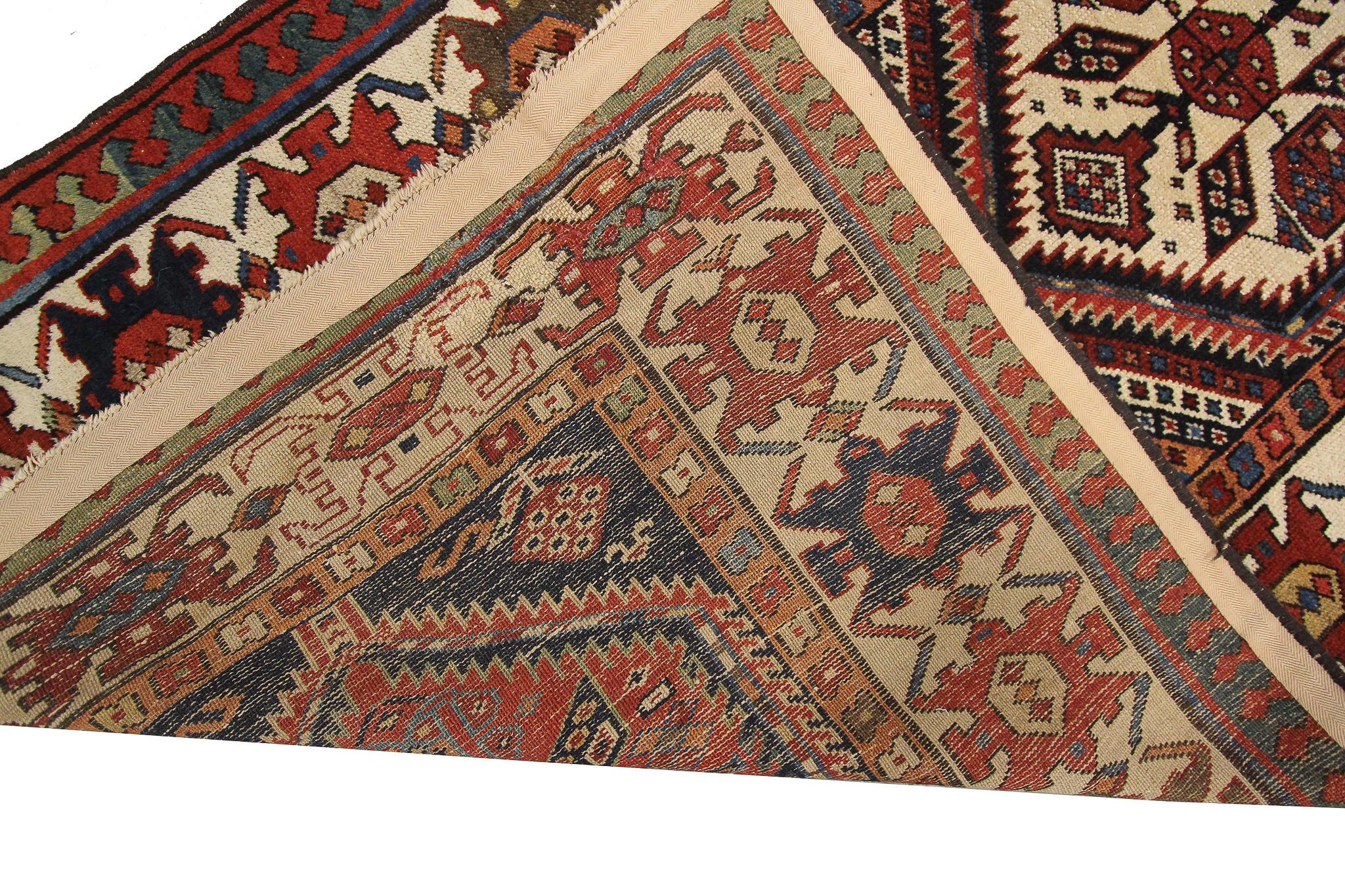 Antiker kaukasischer Läufer, kaukasischer Kazak-Teppich, geometrischer Läufer, 1880 im Angebot 2