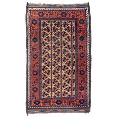 Antiker kaukasischer, rostblauer und elfenbeinfarbener, geometrischer Stammes-Baluch-Teppich, um 1900-1910