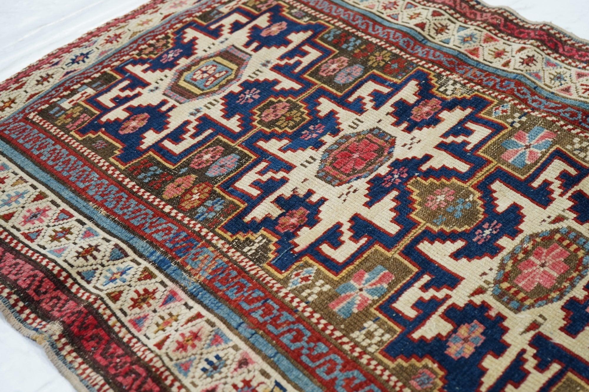 Antiker Shirvan-Teppich 2'7'' x 3'2'' (Handgeknüpft) im Angebot