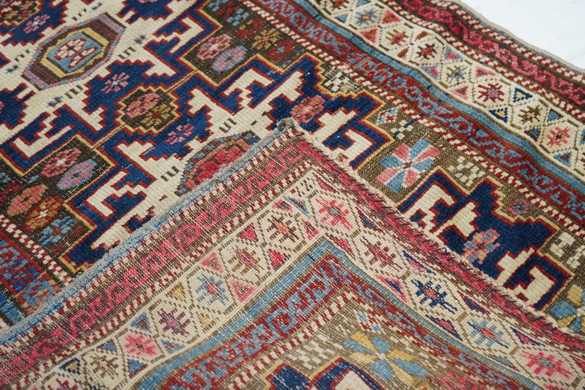 Antiker kaukasischer Schirwan-Teppich (Wolle) im Angebot
