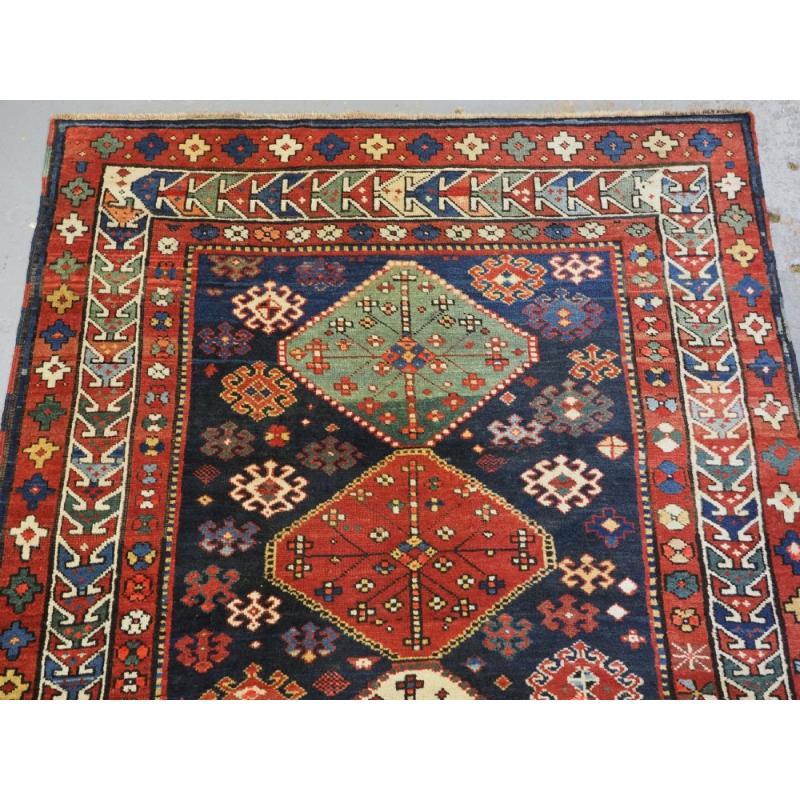 Antiker kaukasischer langer Shirvan Baku Khila-Teppich, um 1900 (Kaukasisch) im Angebot