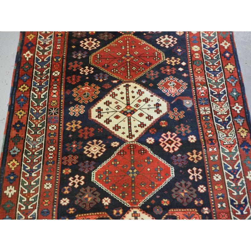 Antiker kaukasischer langer Shirvan Baku Khila-Teppich, um 1900 im Zustand „Hervorragend“ im Angebot in Moreton-In-Marsh, GB