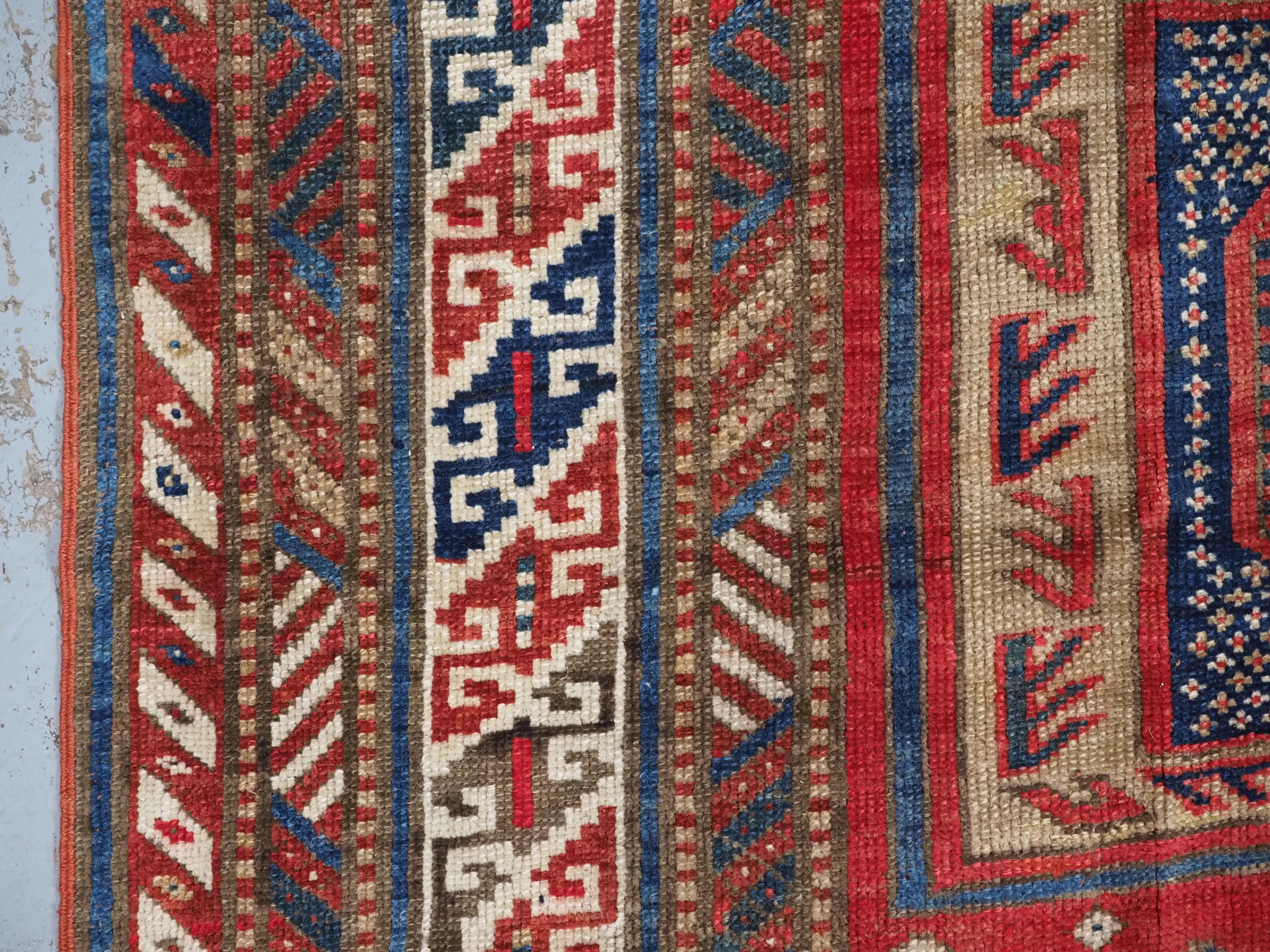 Antiker kaukasischer langer Kasachischer Shirvan Baku-Teppich mit Gartendesign „Surahani“, 1892. im Angebot 1