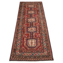 Tapis caucasien ancien Shirvan Baku long avec motif de jardin « Surahani », 1892.