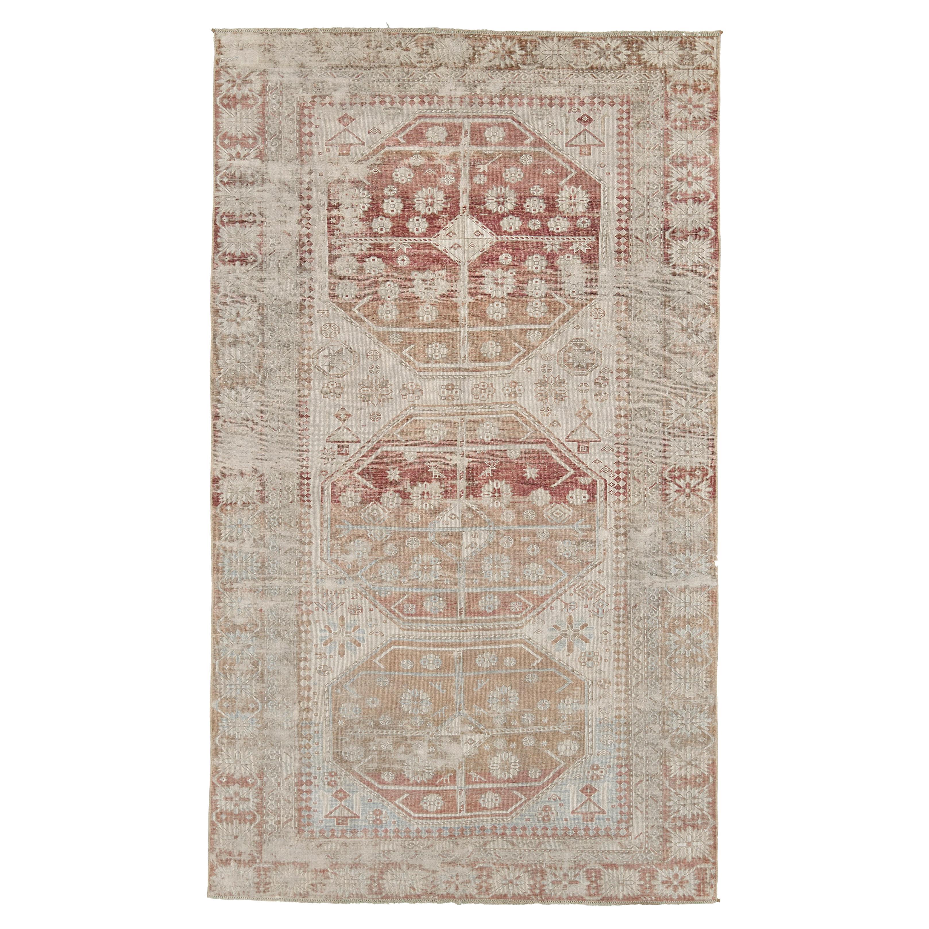 Tapis caucasien Shirvan ancien par Mehraban