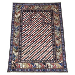 Tapis de prière caucasien Shirvan/Dagestan ancien avec un rare motif de pointes diagonales.