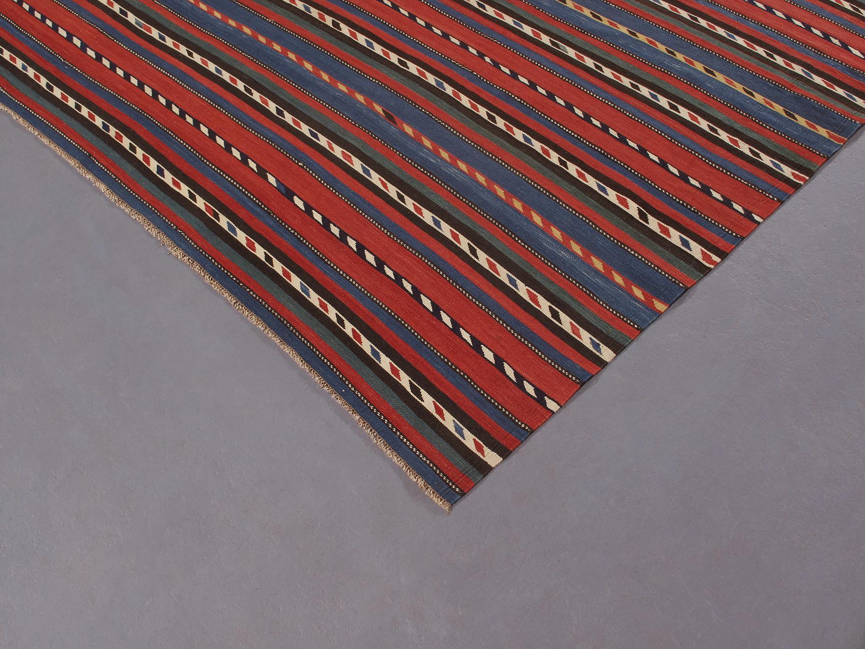 Early 20th Century Antique Caucasian Shirvan Flat-Weave Rug For Sale