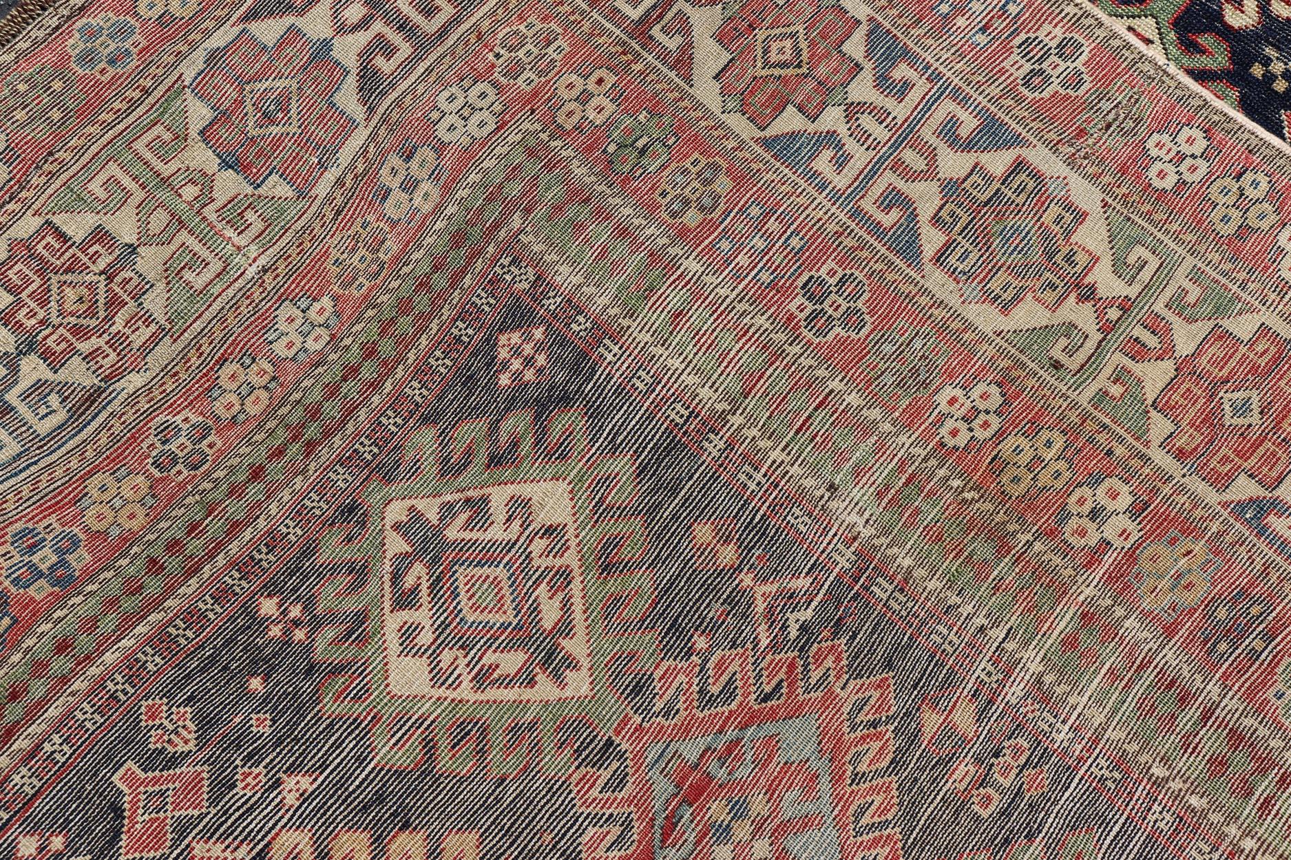 Kazakh Ancien tapis caucasien Shirvan Gallery avec motifs géométriques en forme de diamants  4'6 x 12'0 en vente