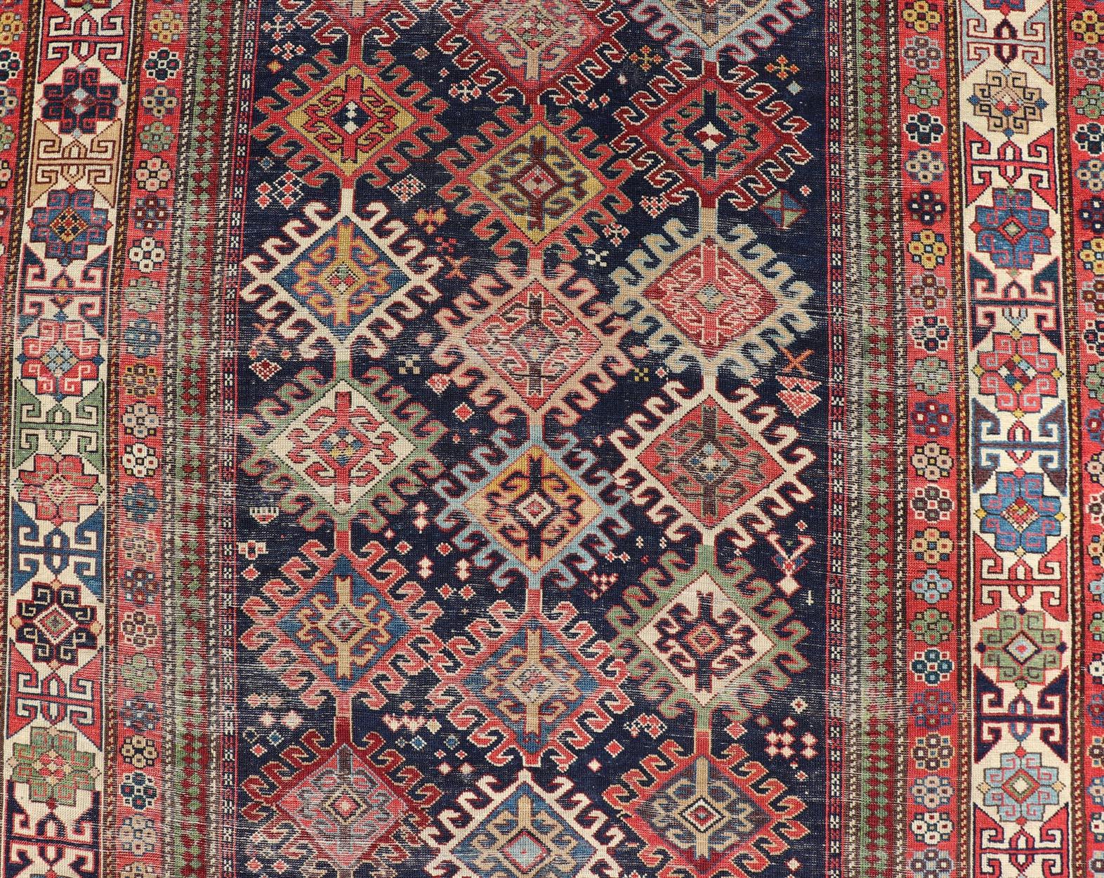 Ancien tapis caucasien Shirvan Gallery avec motifs géométriques en forme de diamants  4'6 x 12'0 Bon état - En vente à Atlanta, GA