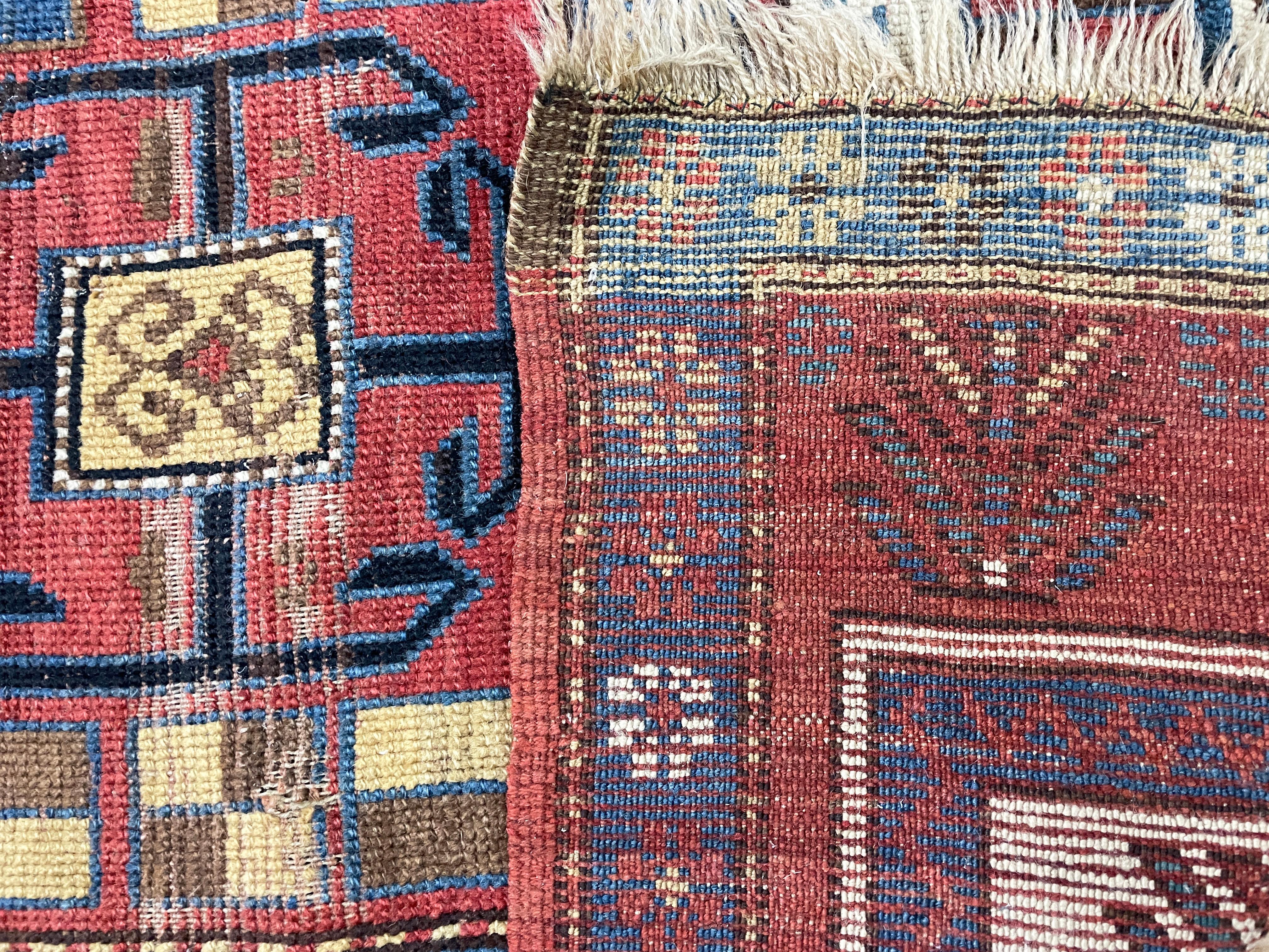 Kazakh Tapis de prière caucasien ancien Shirvan/ Kazak, tel quel vers 1880 en vente