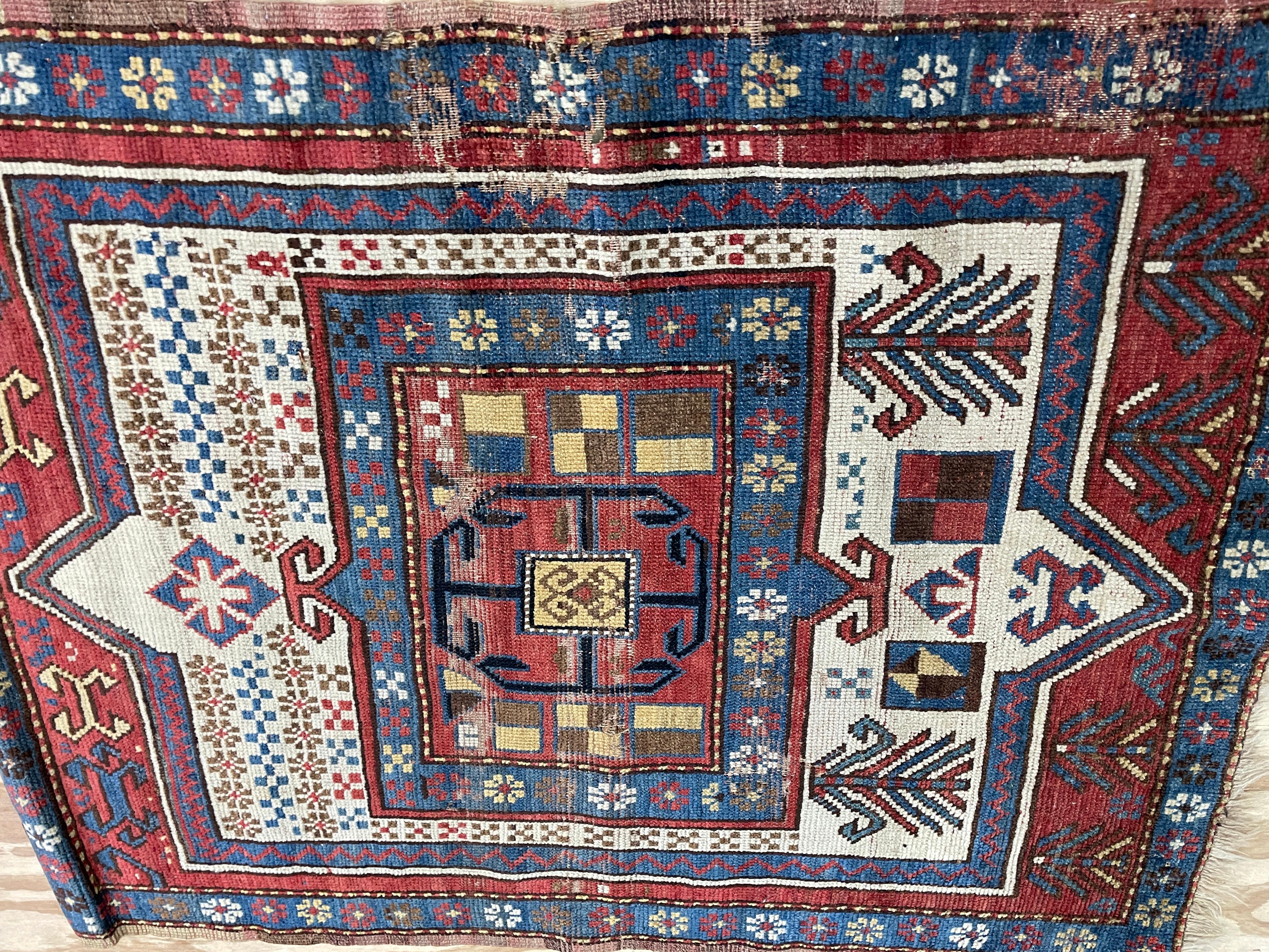 XIXe siècle Tapis de prière caucasien ancien Shirvan/ Kazak, tel quel vers 1880 en vente