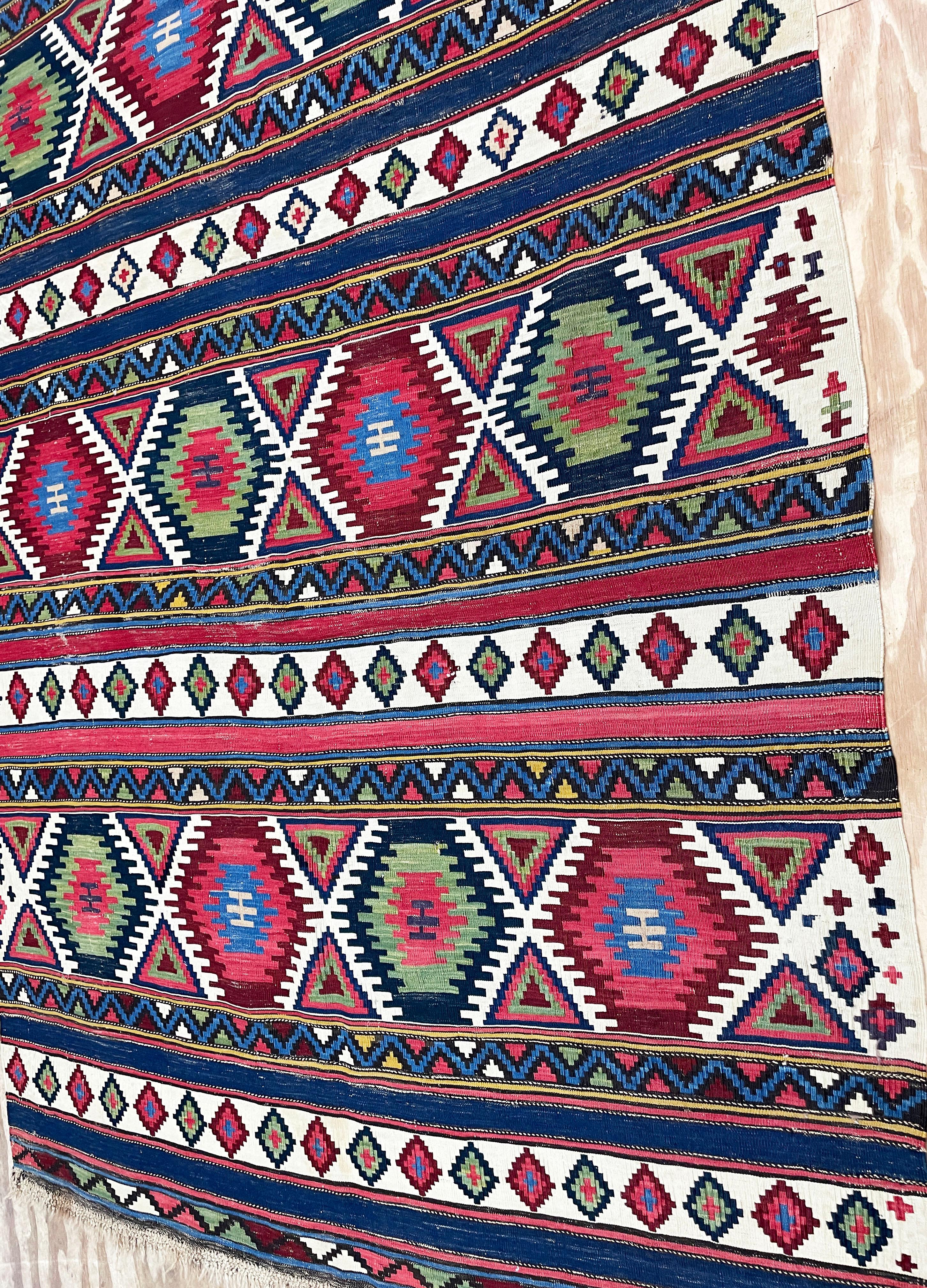 Antiguo kilim caucásico de Shirvan en venta 1