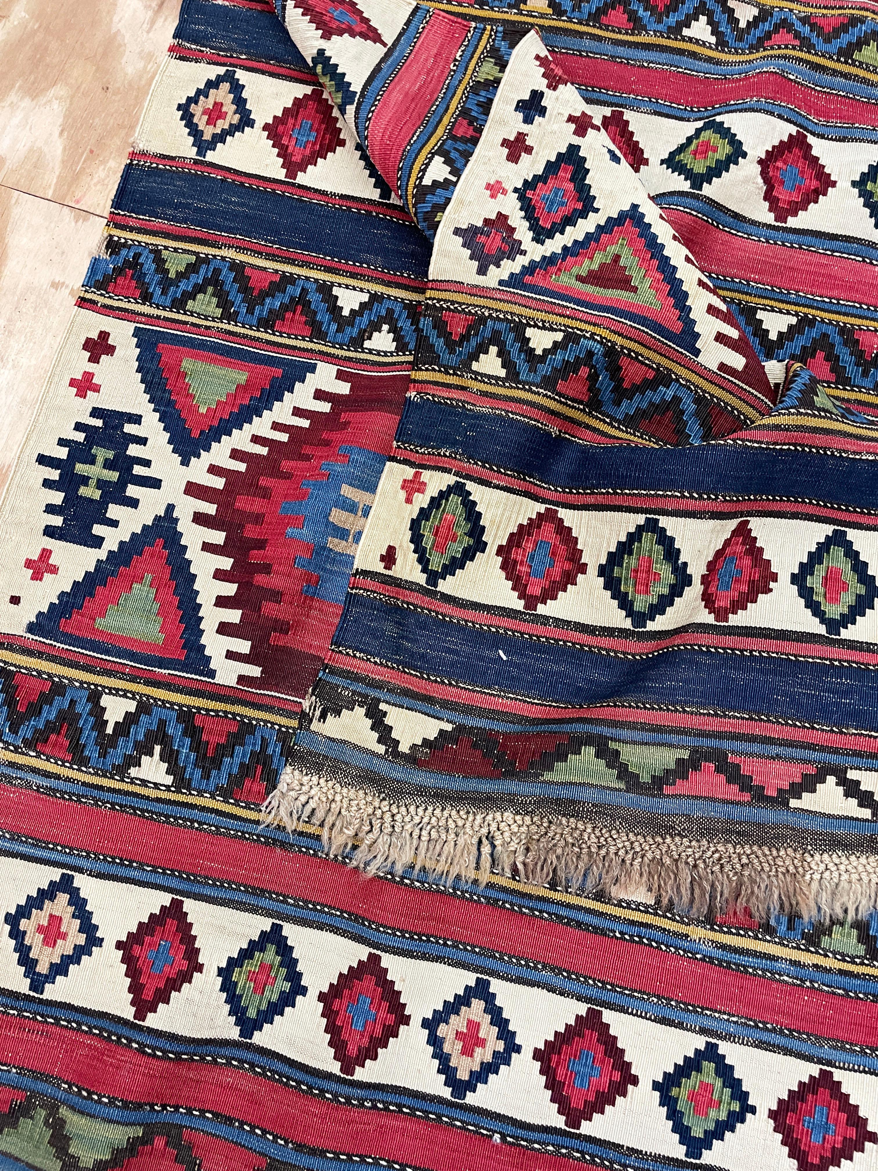 Antiguo kilim caucásico de Shirvan Kilim en venta