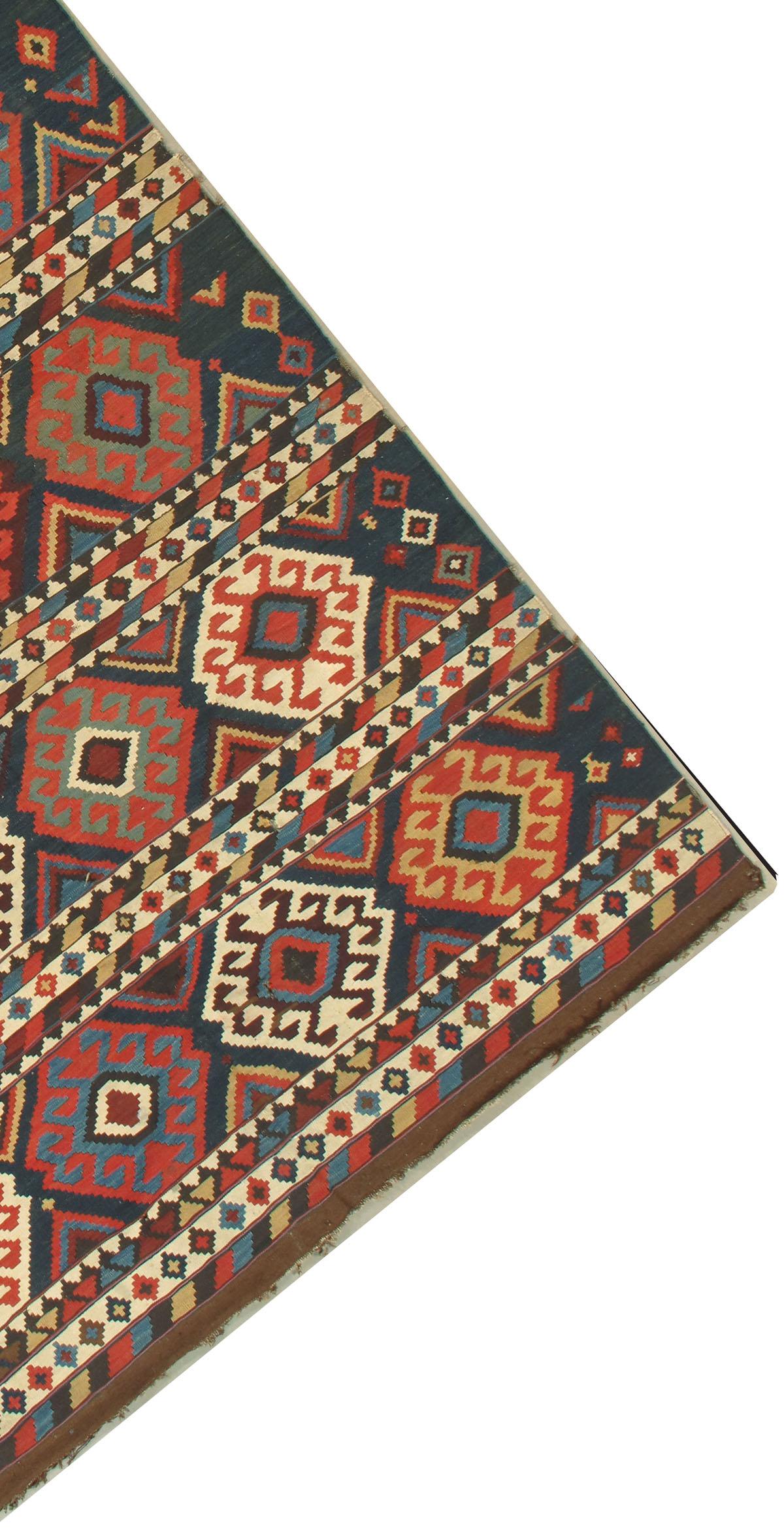 Antiker kaukasischer Schirwan-Kilim-Teppich  5'5 x 9'10 (Handgewebt) im Angebot