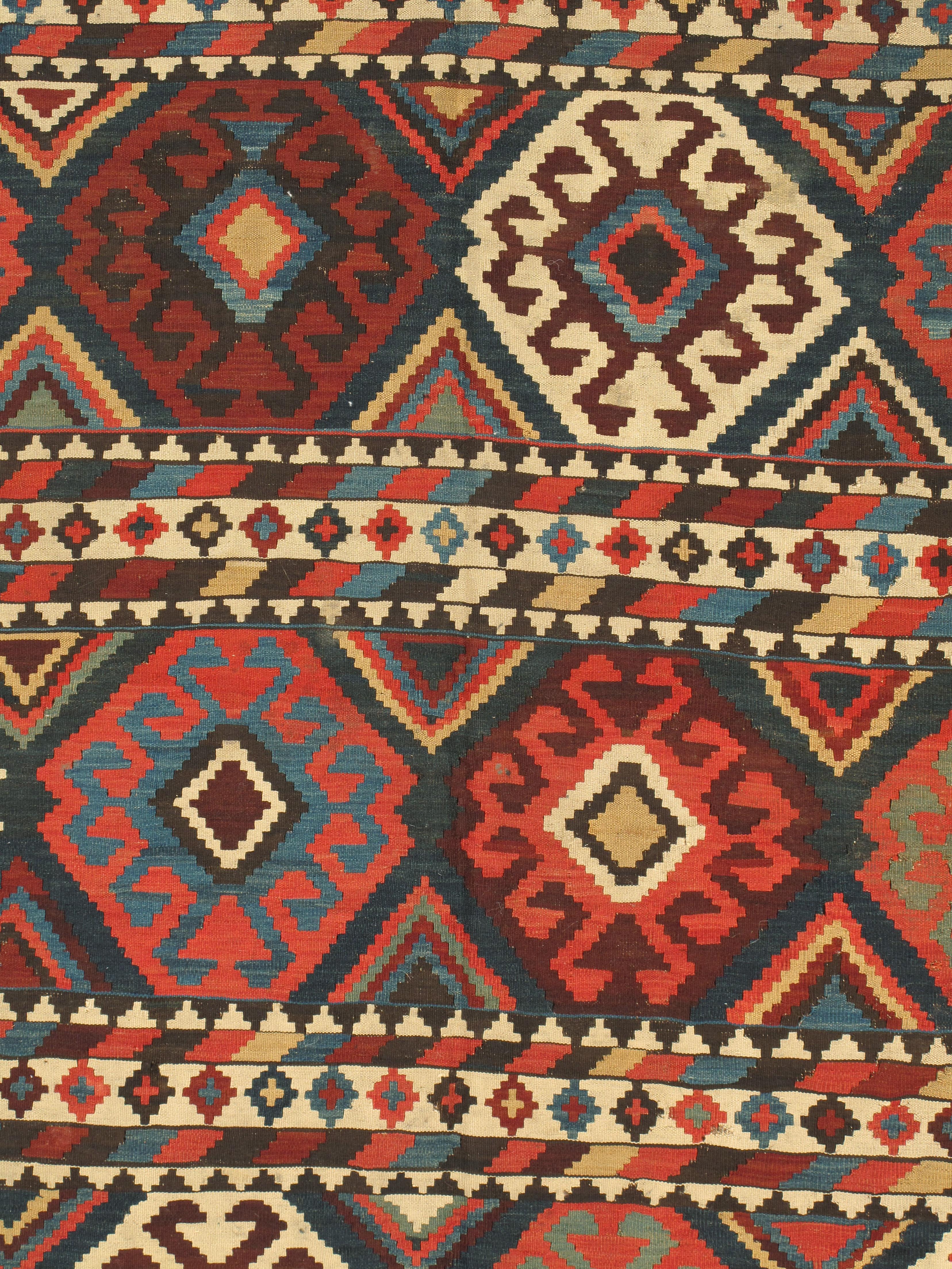 Alfombra antigua caucásica Shirvan Kilim  5'5 x 9'10 Tejido a mano en venta