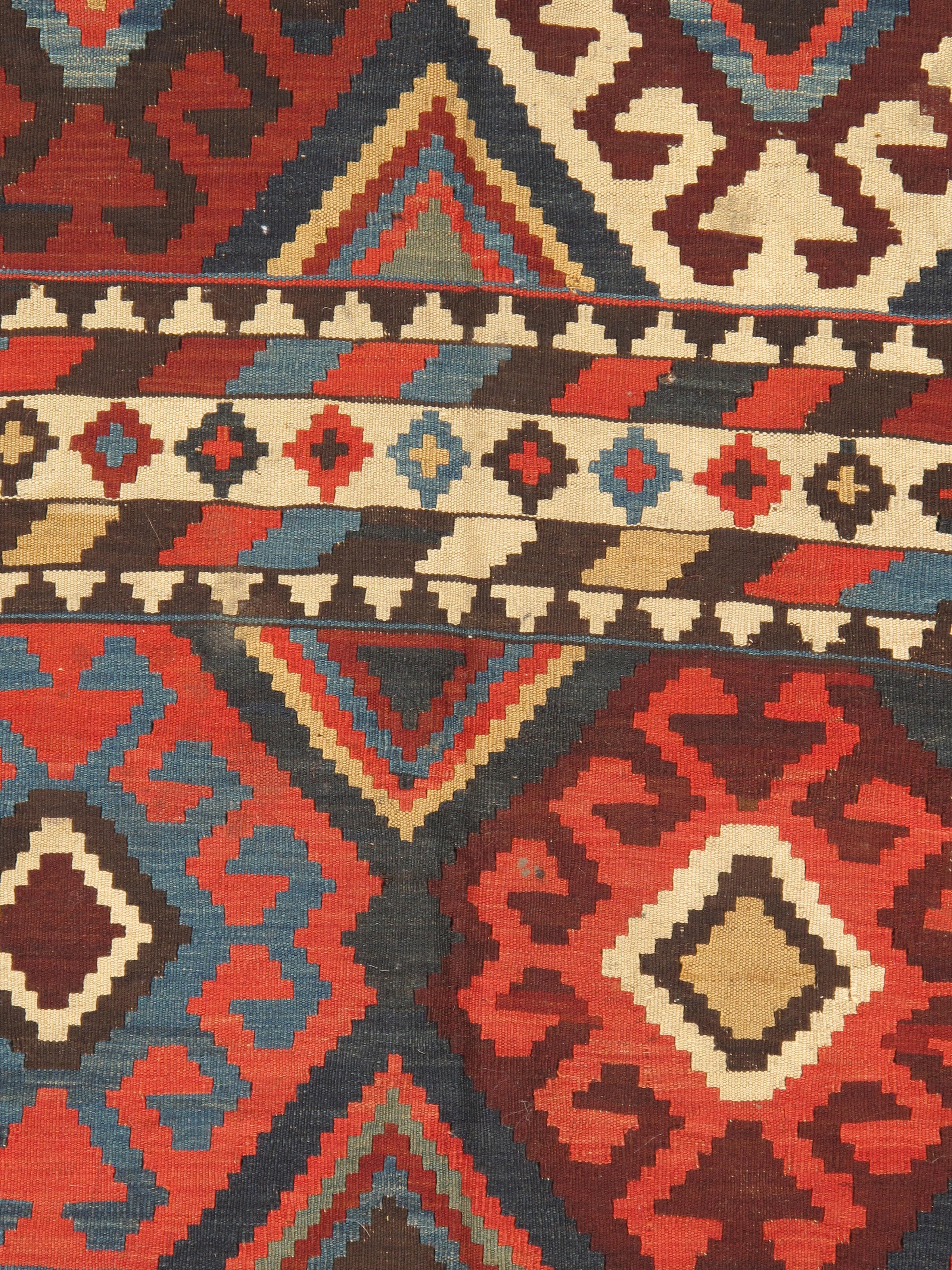Alfombra antigua caucásica Shirvan Kilim  5'5 x 9'10 en Bueno estado para la venta en New York, NY