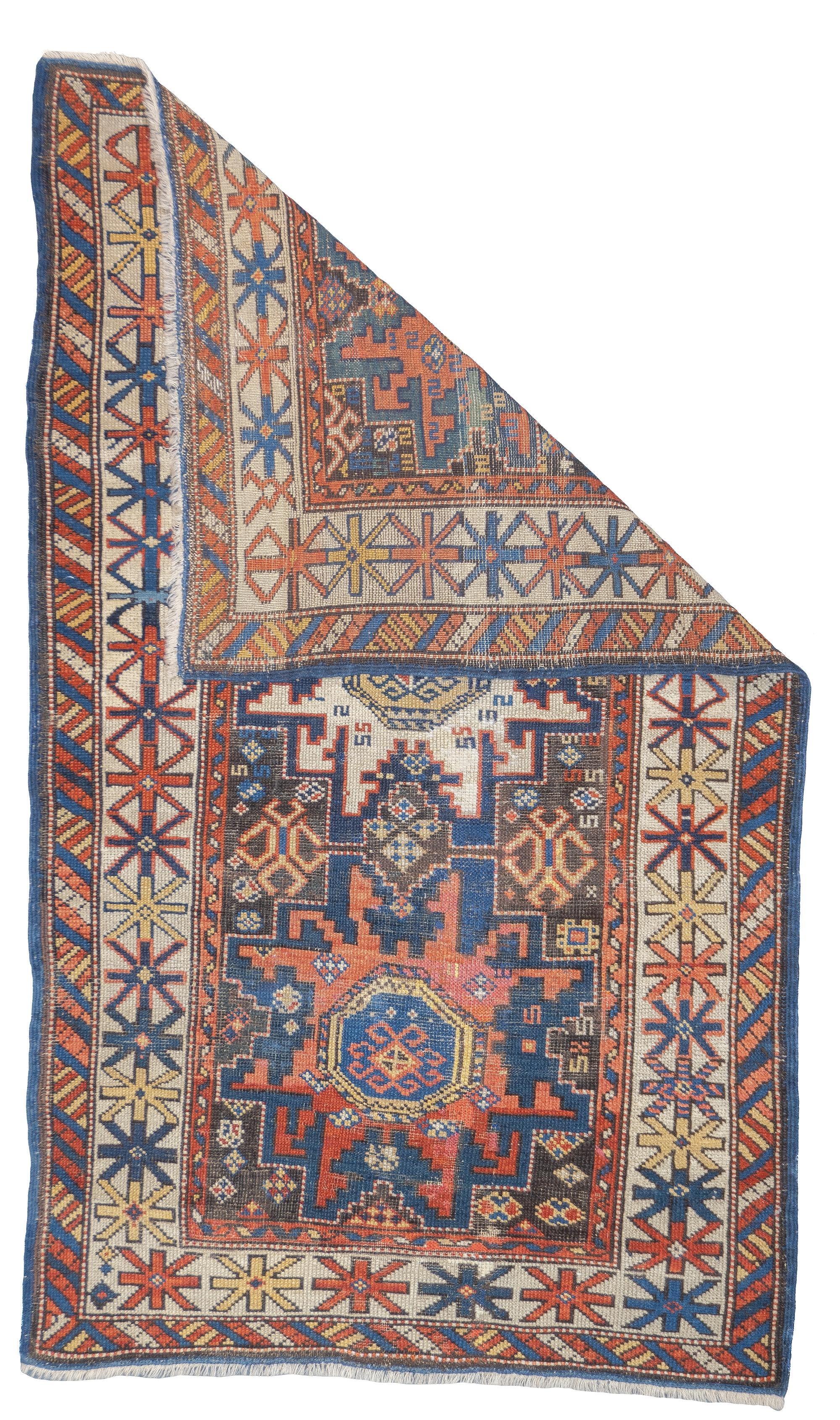 Antiker kaukasischer Schirwan Lezgi Design Teppich 2'10'' x 4'10''.   Ostkaukasische, westkaspische kaukasische Teppiche, hauptsächlich Streuteppiche in geometrischen Mustern, einige Gebete, aus einer Vielzahl von Dörfern. Die