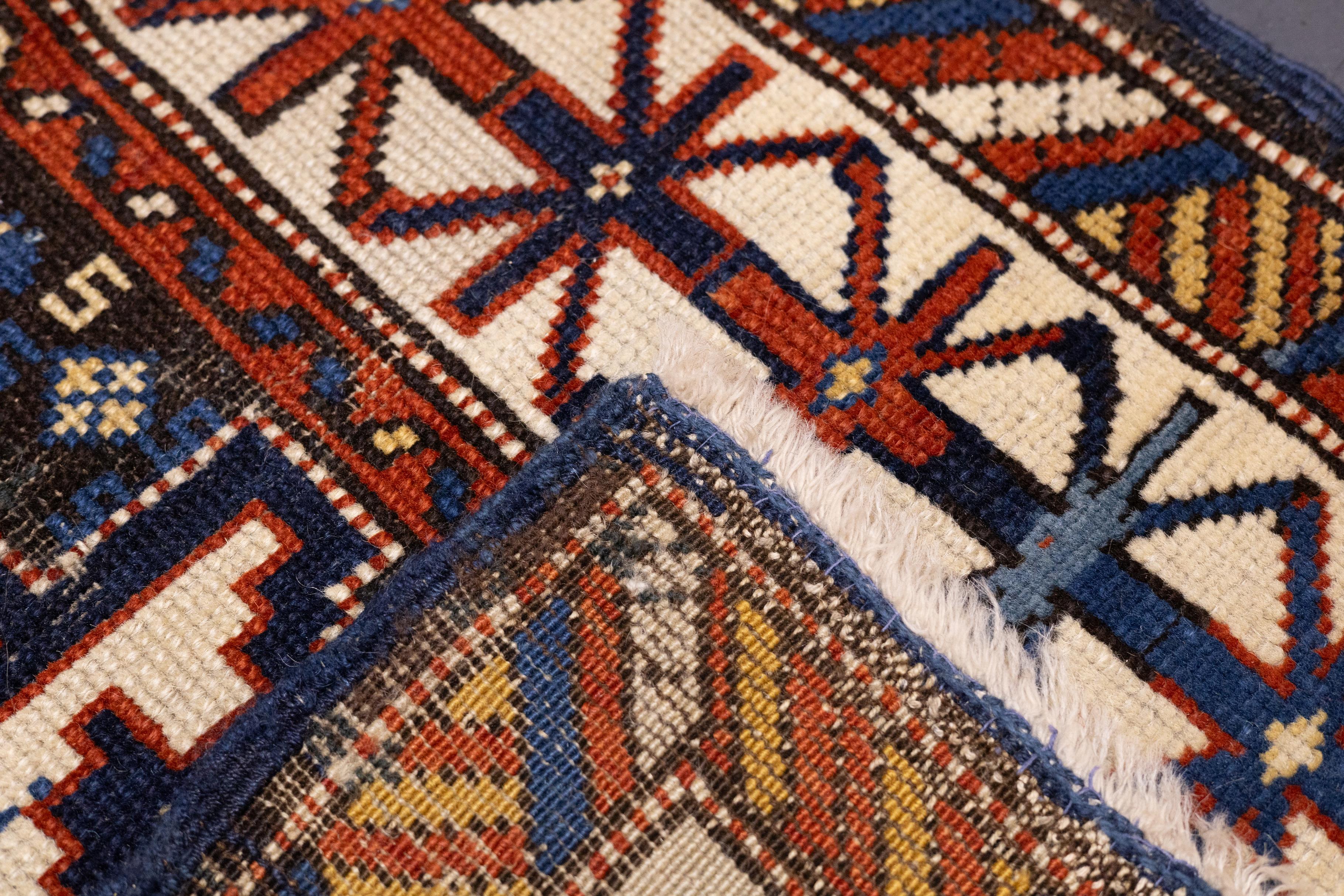 Antiker kaukasischer Schirwan Lezgi Design Teppich 2'10'' x 4'10'' im Zustand „Gut“ im Angebot in New York, NY