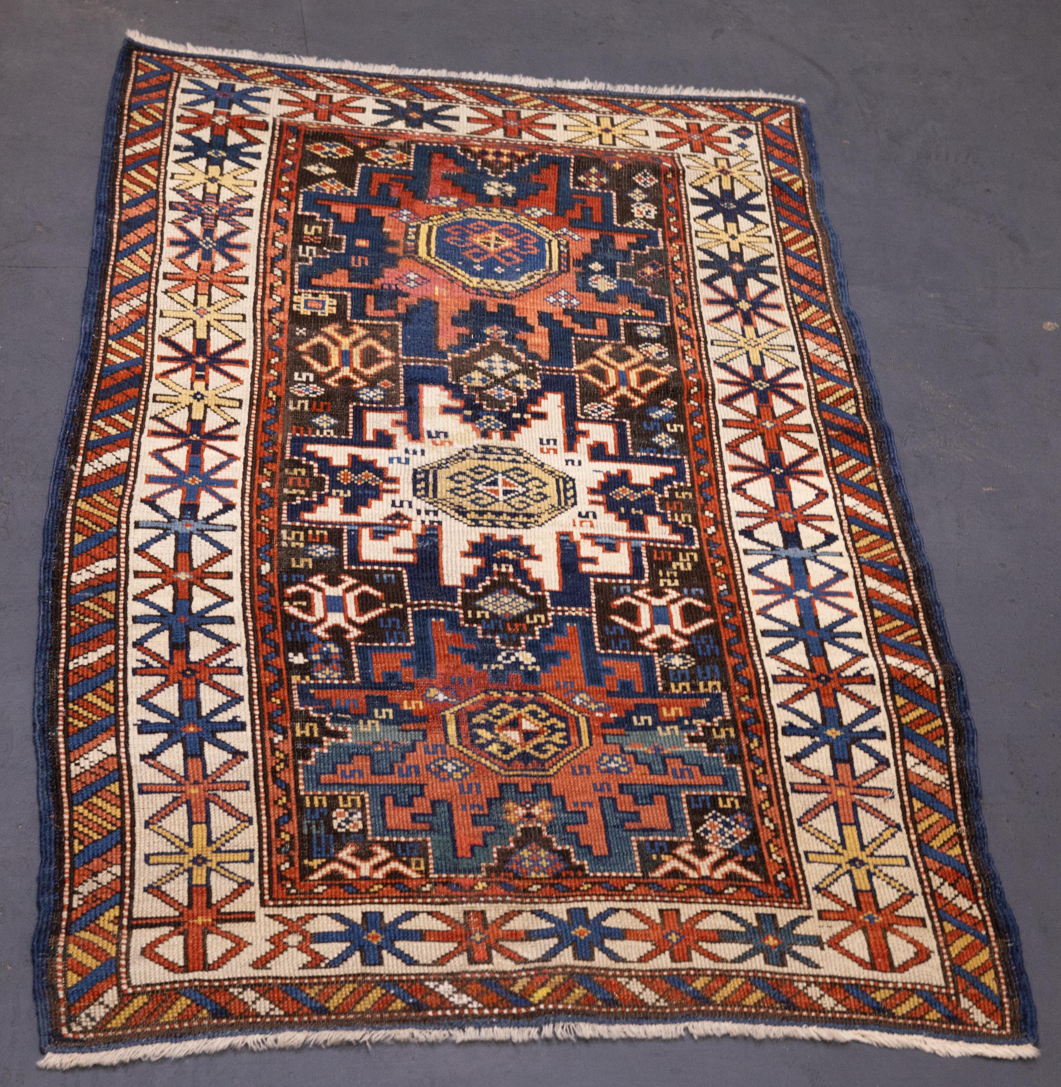Antiker kaukasischer Schirwan Lezgi Design Teppich 2'10'' x 4'10'' (Wolle) im Angebot