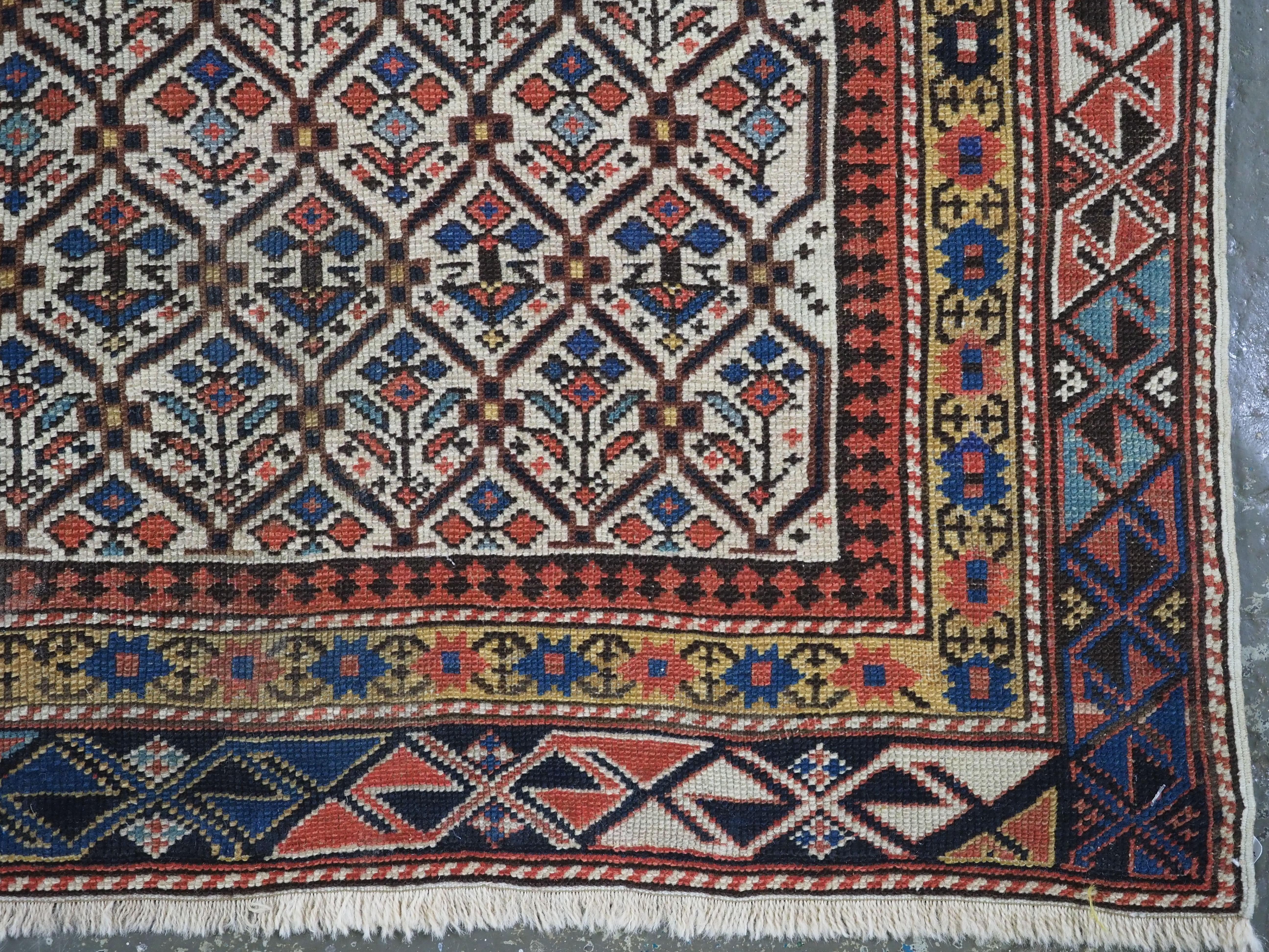 Antiker kaukasischer Schirwan-Gebetteppich mit floralem Gitter. .  Um 1880. im Angebot 6